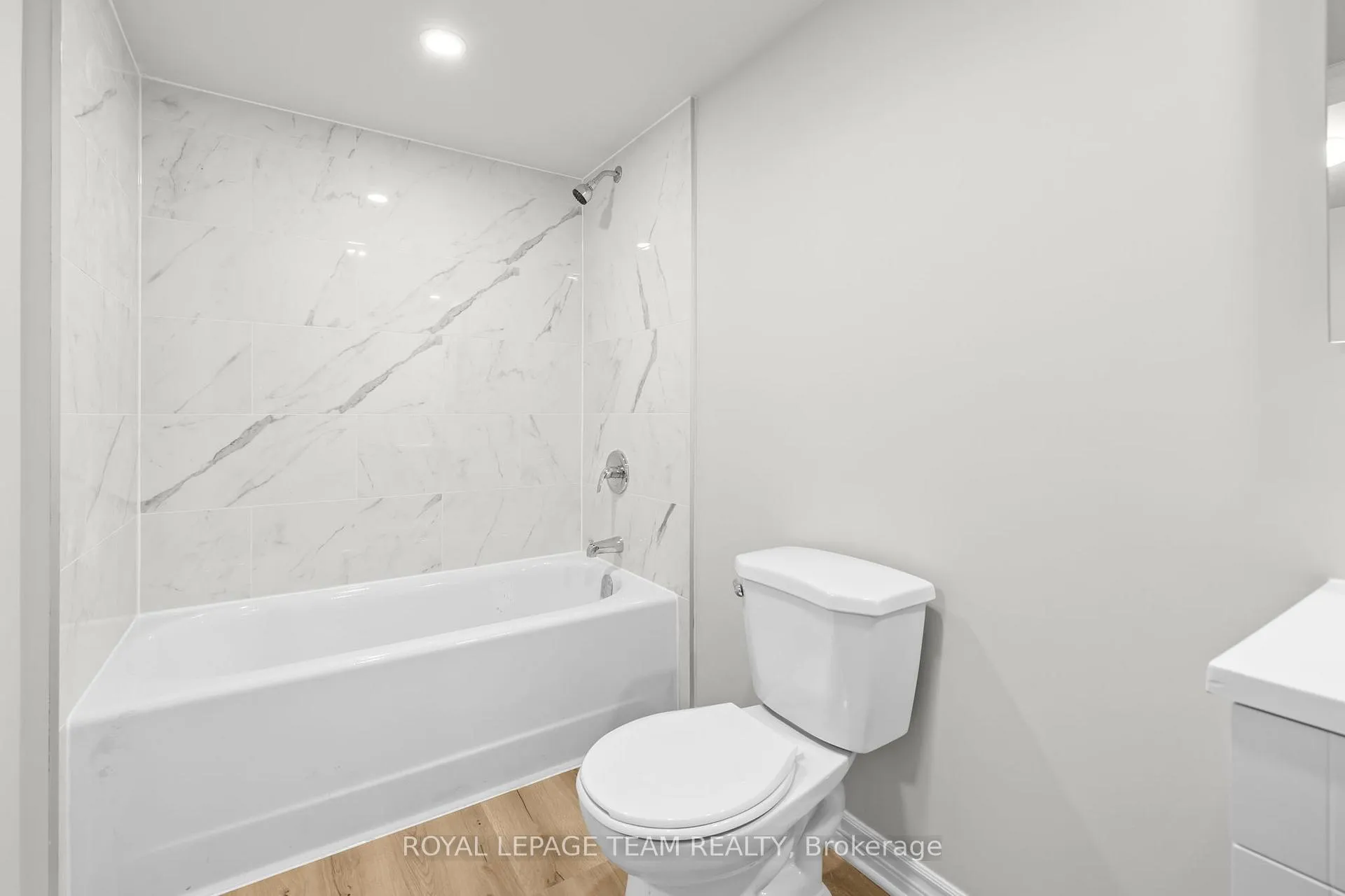 Photo 9 of Unit B, 1420 Hayes Street, Ottawa, Bilberry Creek/Queenswood Heights — HOMEH