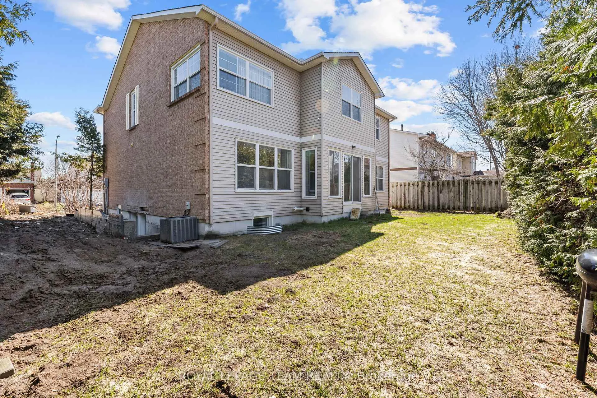 Photo 11 of Unit B, 1420 Hayes Street, Ottawa, Bilberry Creek/Queenswood Heights — HOMEH