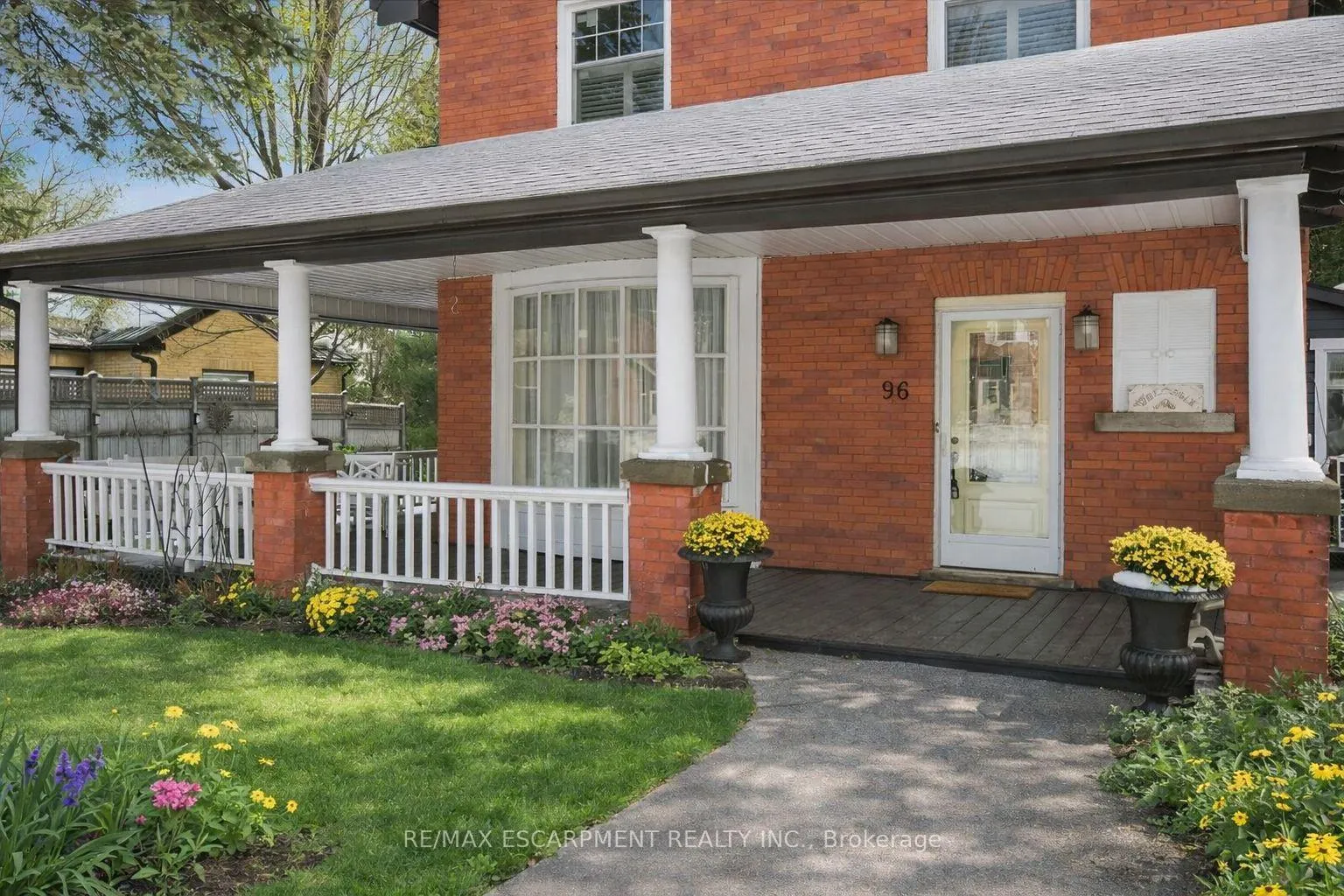 Photo 2 of 96 Ontario Street, Bracebridge, Macaulay — HOMEH