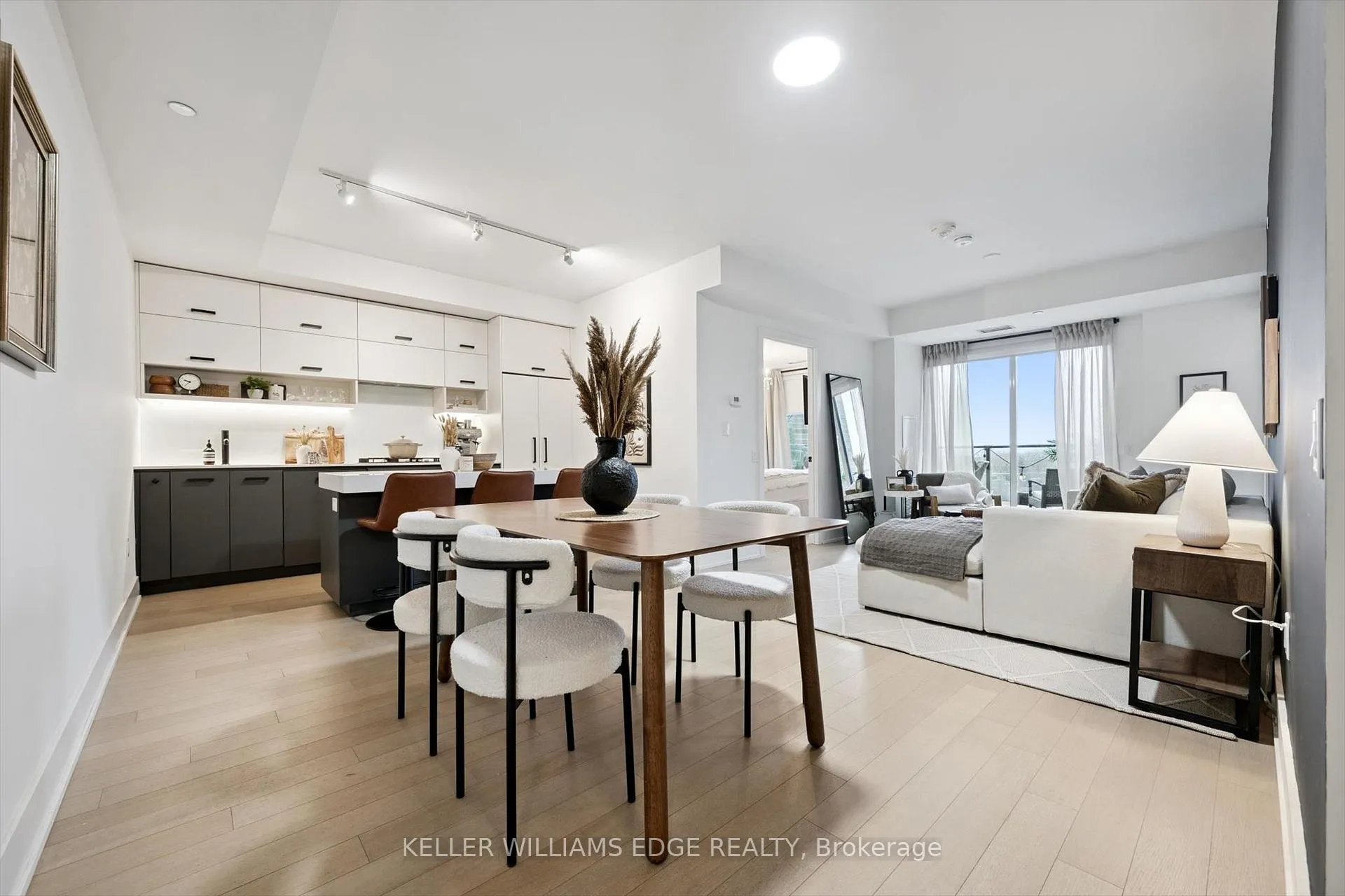 Photo 9 of Unit 501, 1888 Queen Street E, Toronto, The Beaches — HOMEH