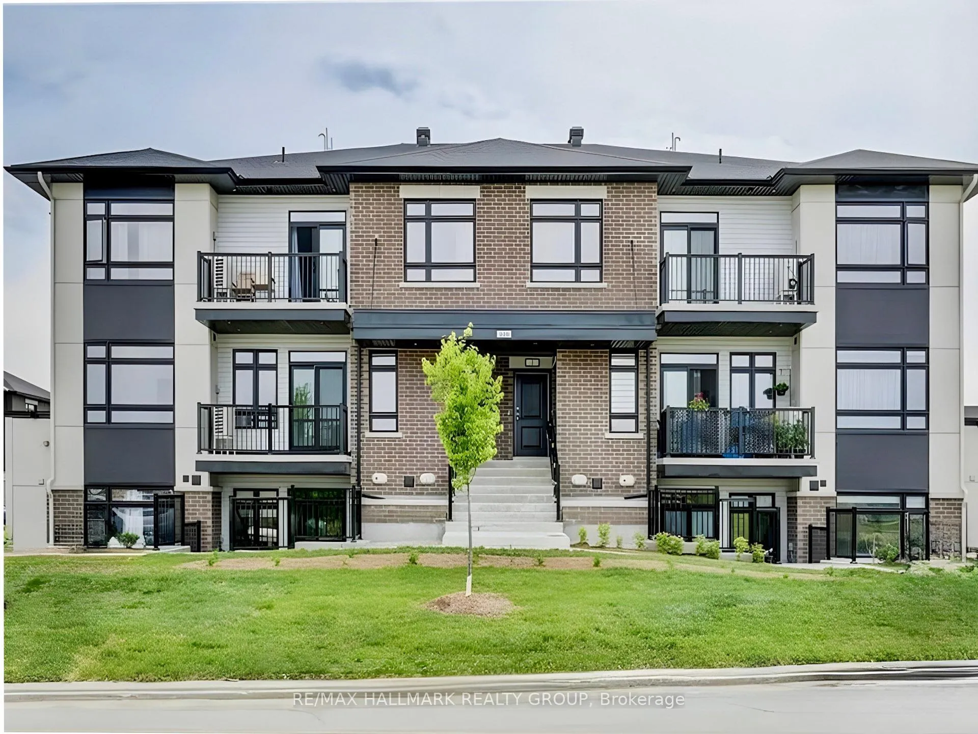 Photo 1 of Unit i, 300 Tulum Crescent, Ottawa, Kanata - Emerald Meadows/Trailwest — HOMEH