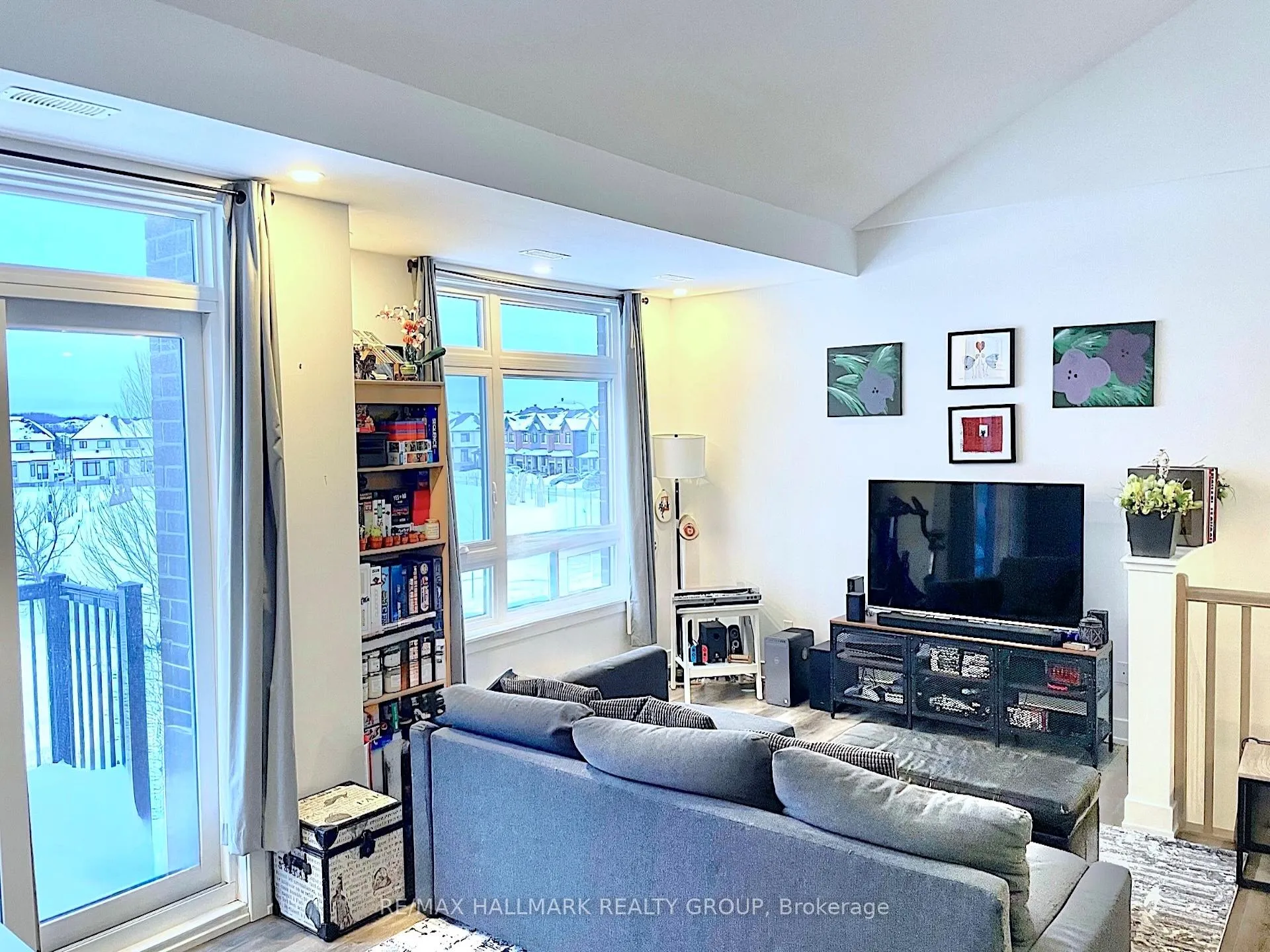 Photo 4 of Unit i, 300 Tulum Crescent, Ottawa, Kanata - Emerald Meadows/Trailwest — HOMEH