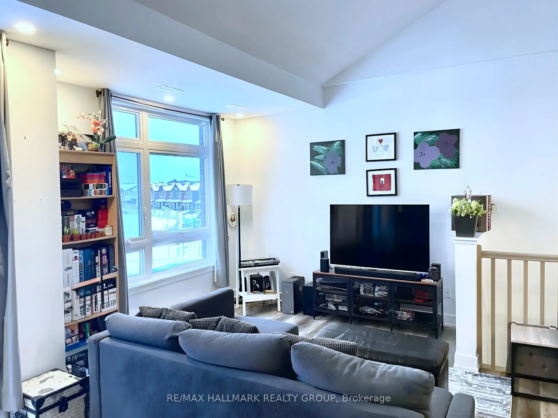 Photo 5 of Unit i, 300 Tulum Crescent, Ottawa, Kanata - Emerald Meadows/Trailwest — HOMEH