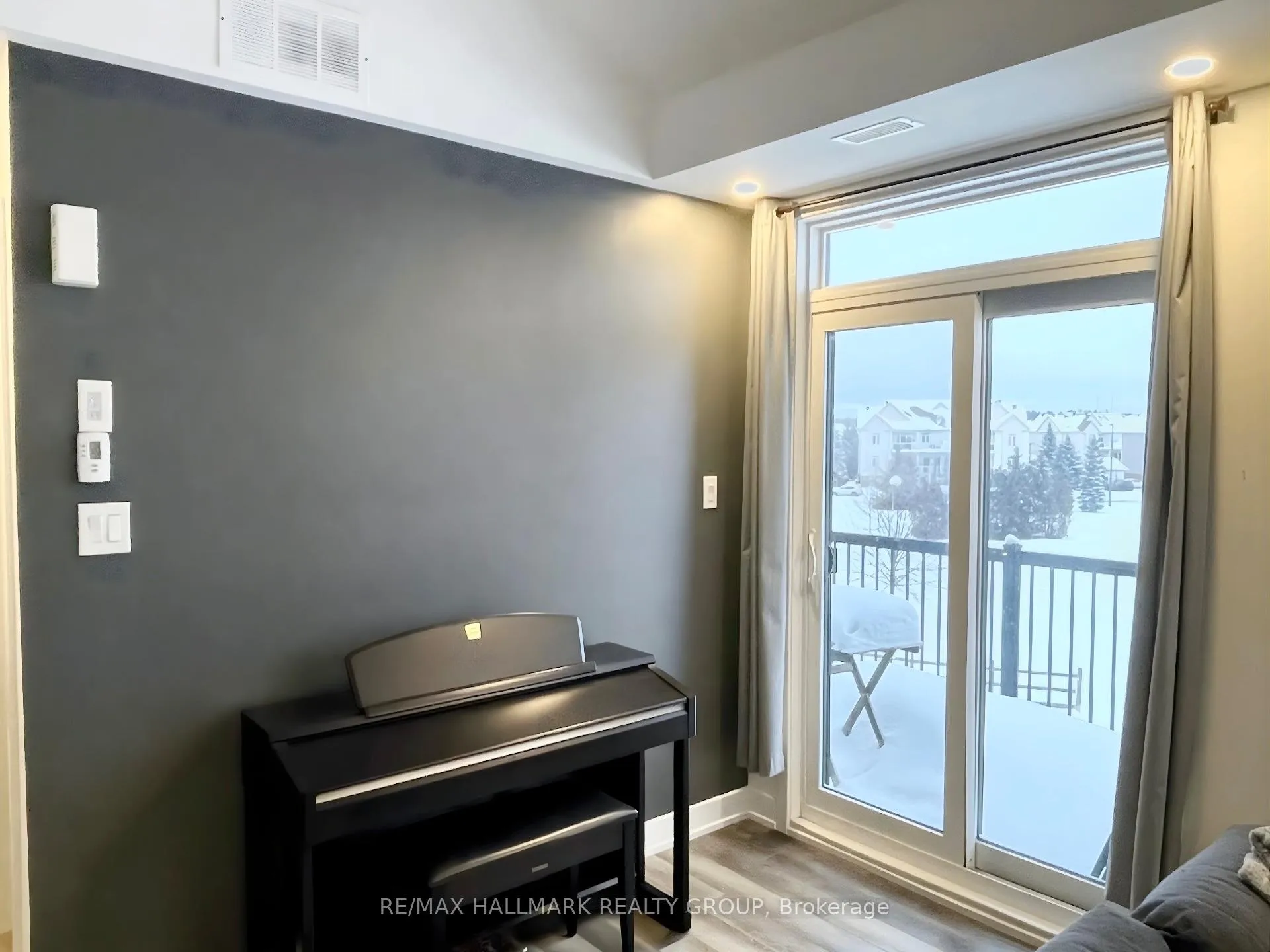 Photo 6 of Unit i, 300 Tulum Crescent, Ottawa, Kanata - Emerald Meadows/Trailwest — HOMEH