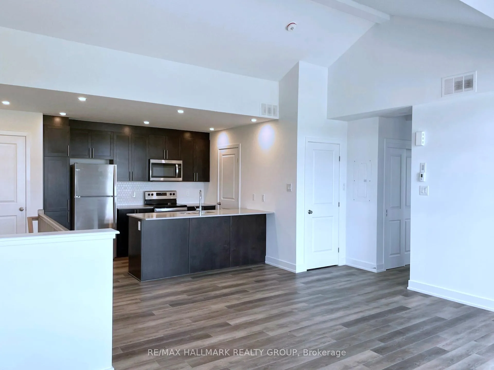 Photo 7 of Unit i, 300 Tulum Crescent, Ottawa, Kanata - Emerald Meadows/Trailwest — HOMEH