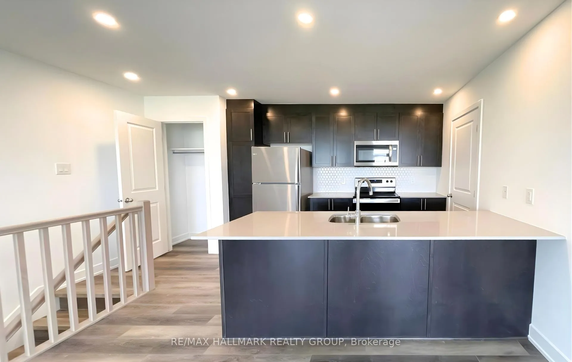 Photo 8 of Unit i, 300 Tulum Crescent, Ottawa, Kanata - Emerald Meadows/Trailwest — HOMEH