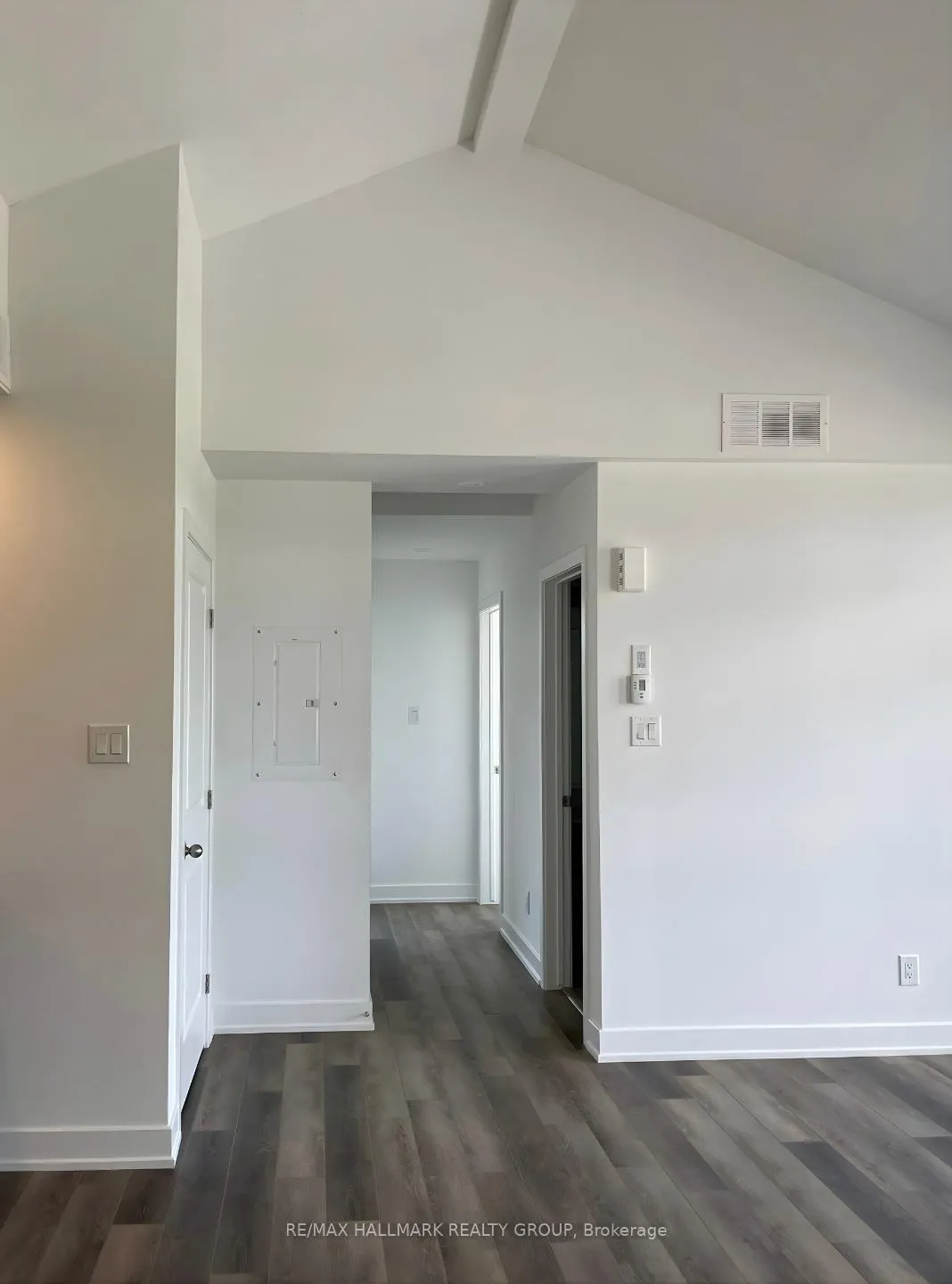 Photo 9 of Unit i, 300 Tulum Crescent, Ottawa, Kanata - Emerald Meadows/Trailwest — HOMEH