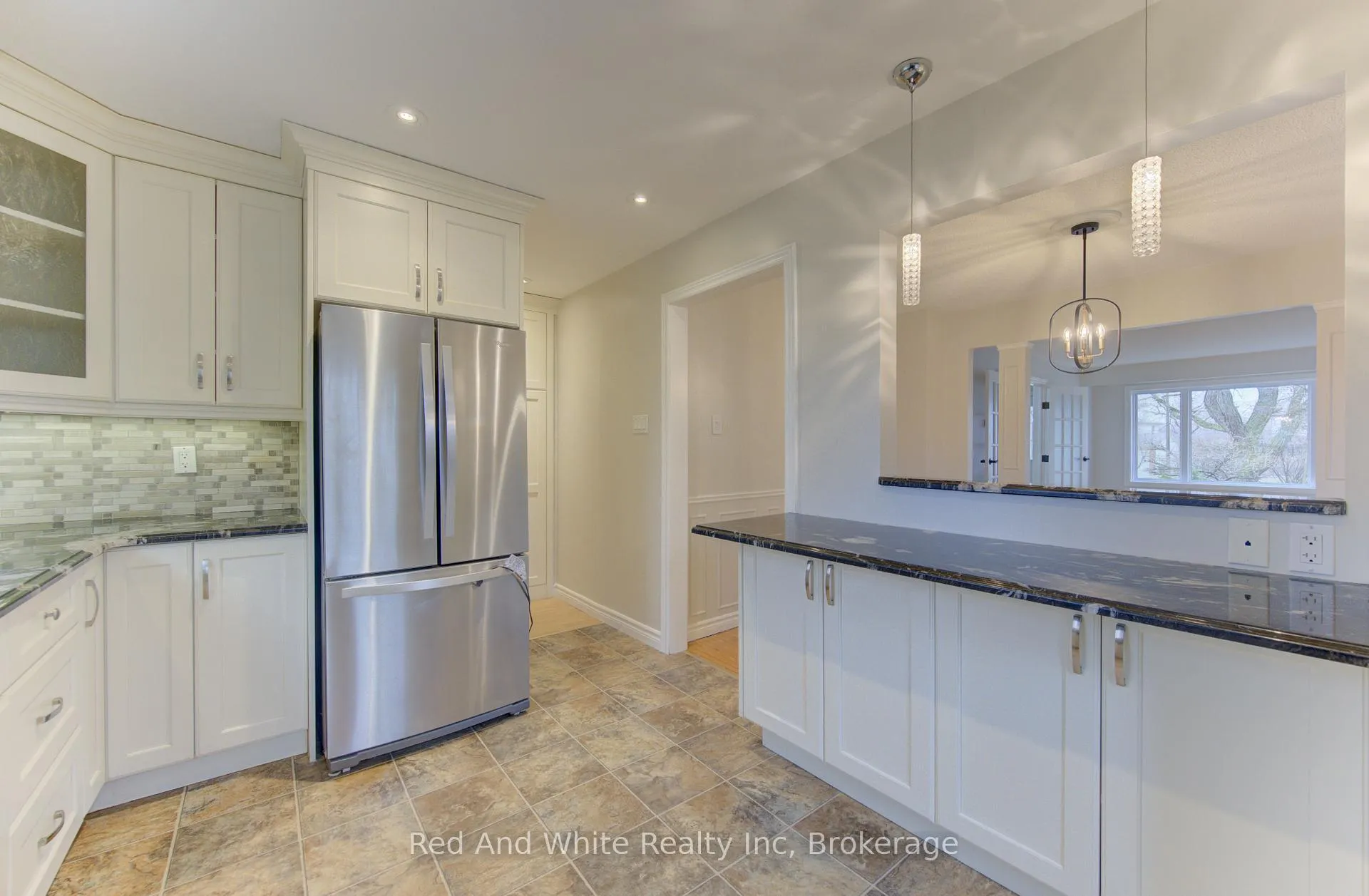 Photo 11 of 34 Forest Glen Court, Kitchener — HOMEH