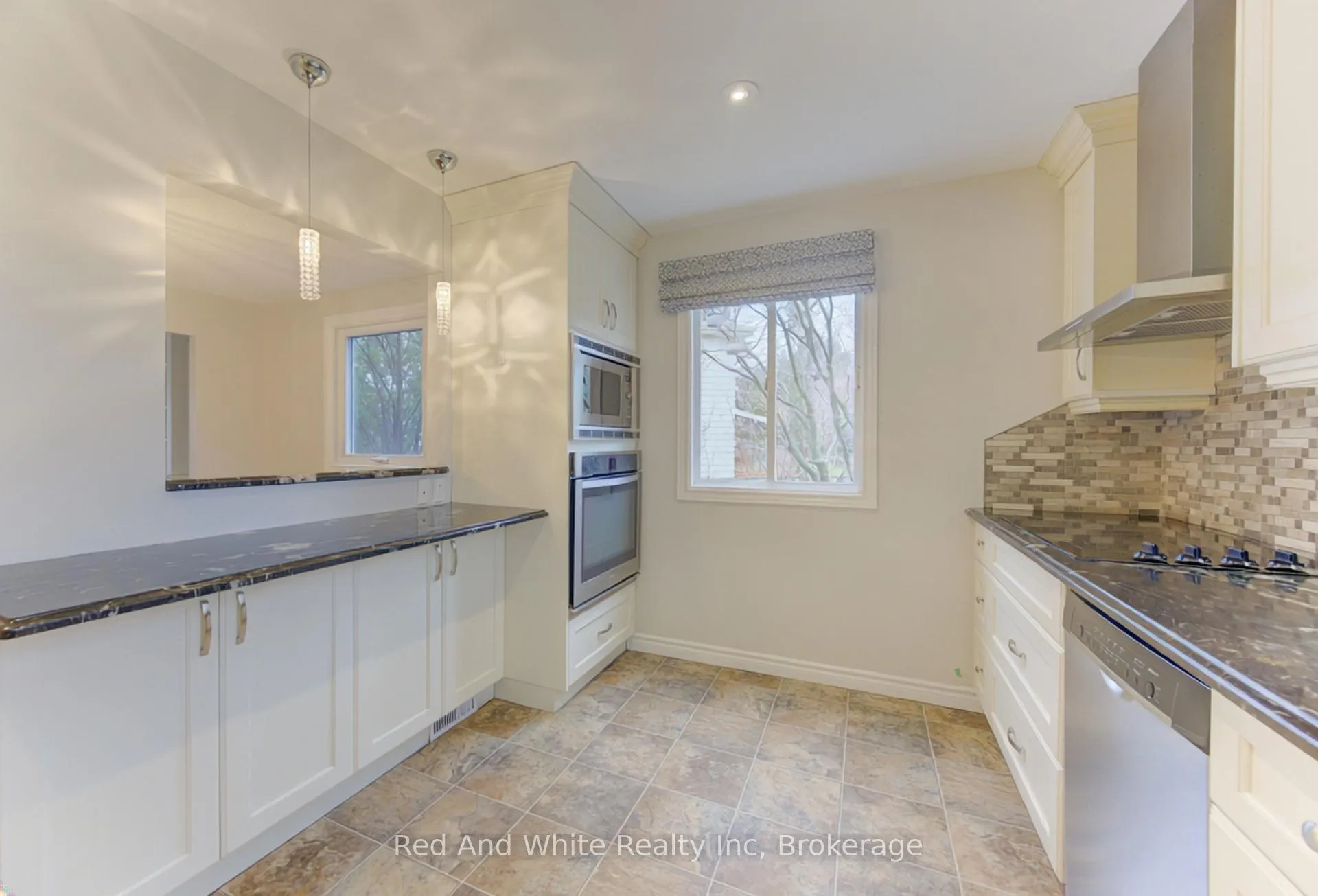 Photo 14 of 34 Forest Glen Court, Kitchener — HOMEH