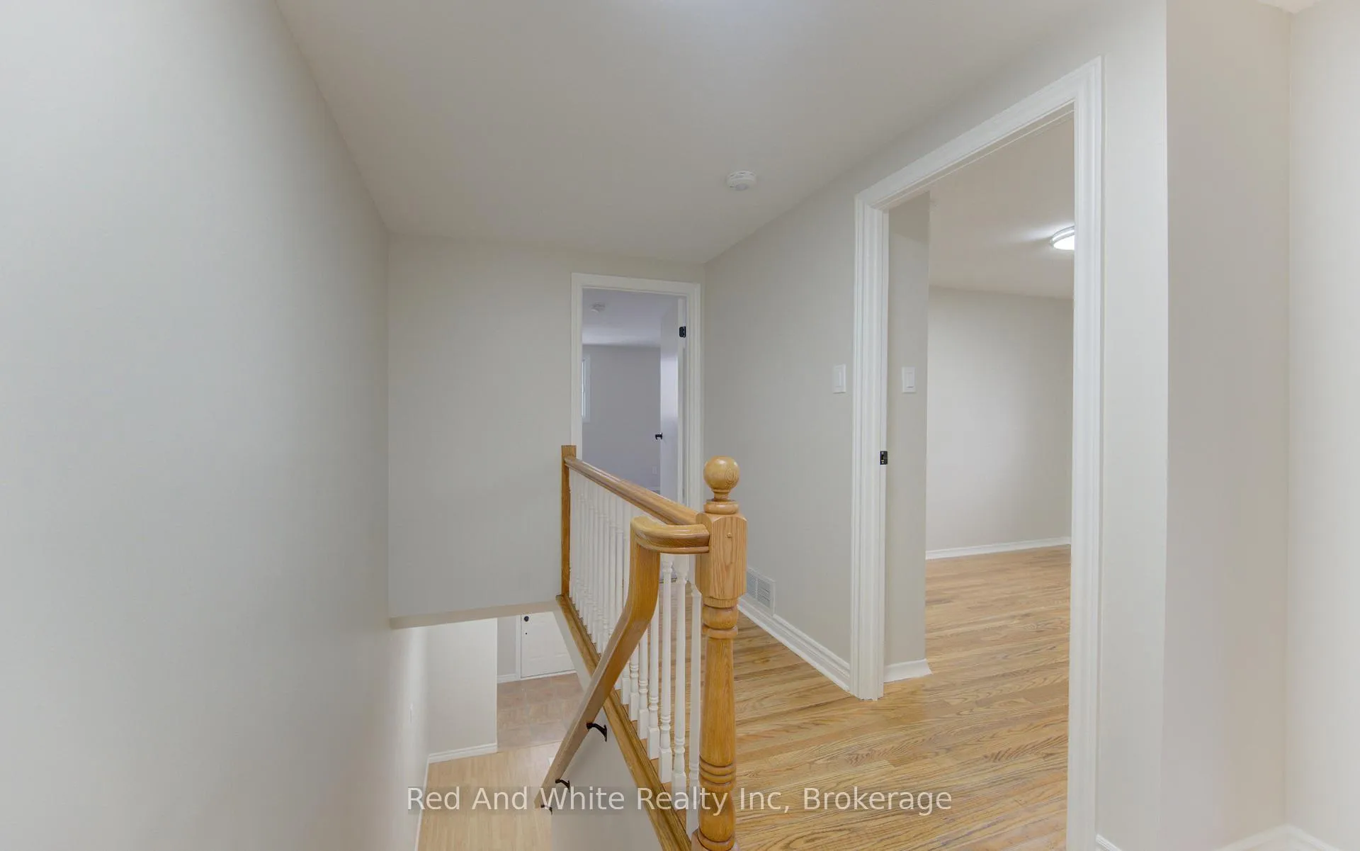 Photo 16 of 34 Forest Glen Court, Kitchener — HOMEH