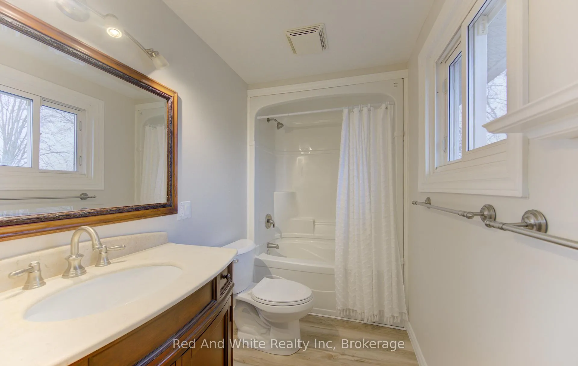 Photo 17 of 34 Forest Glen Court, Kitchener — HOMEH
