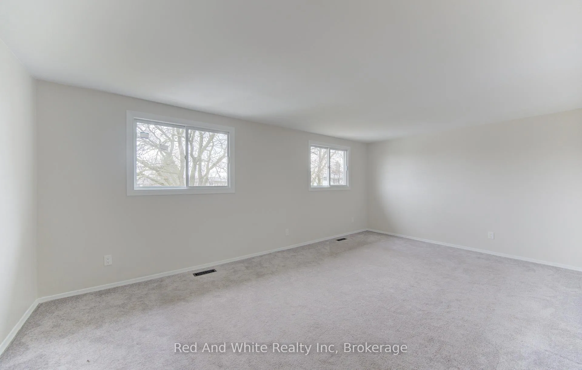 Photo 19 of 34 Forest Glen Court, Kitchener — HOMEH