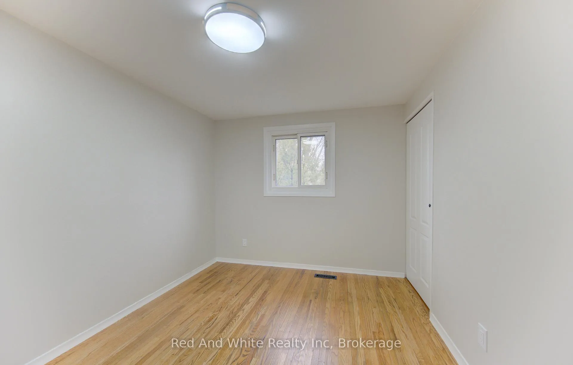 Photo 23 of 34 Forest Glen Court, Kitchener — HOMEH