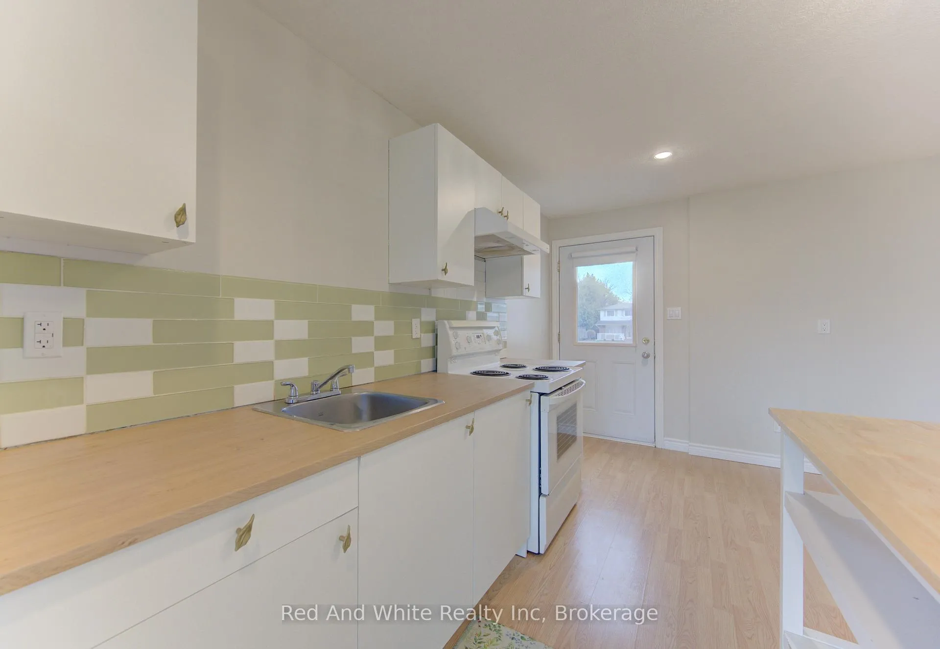 Photo 27 of 34 Forest Glen Court, Kitchener — HOMEH