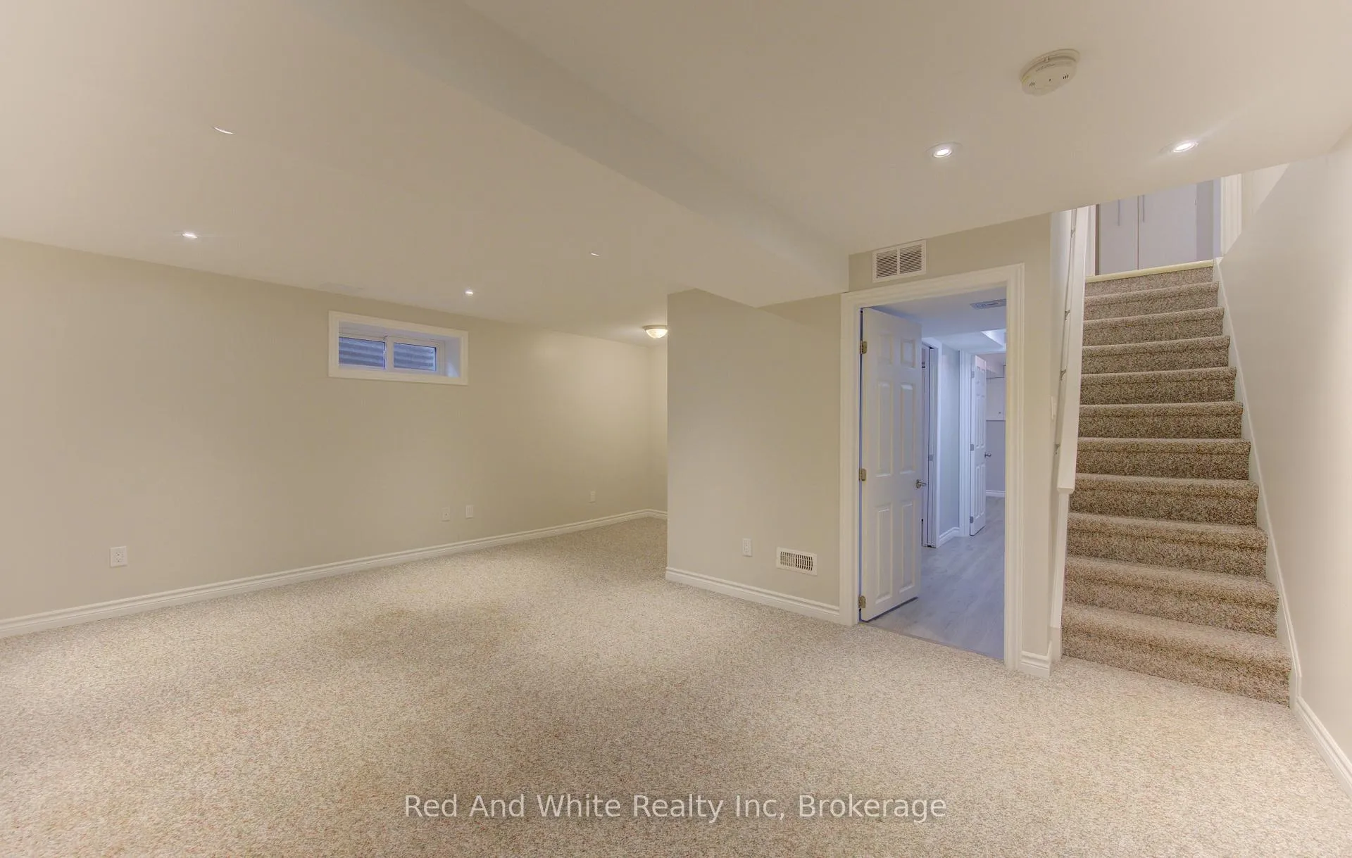Photo 31 of 34 Forest Glen Court, Kitchener — HOMEH