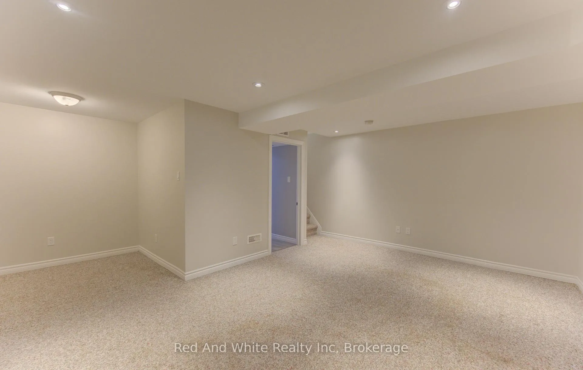 Photo 32 of 34 Forest Glen Court, Kitchener — HOMEH