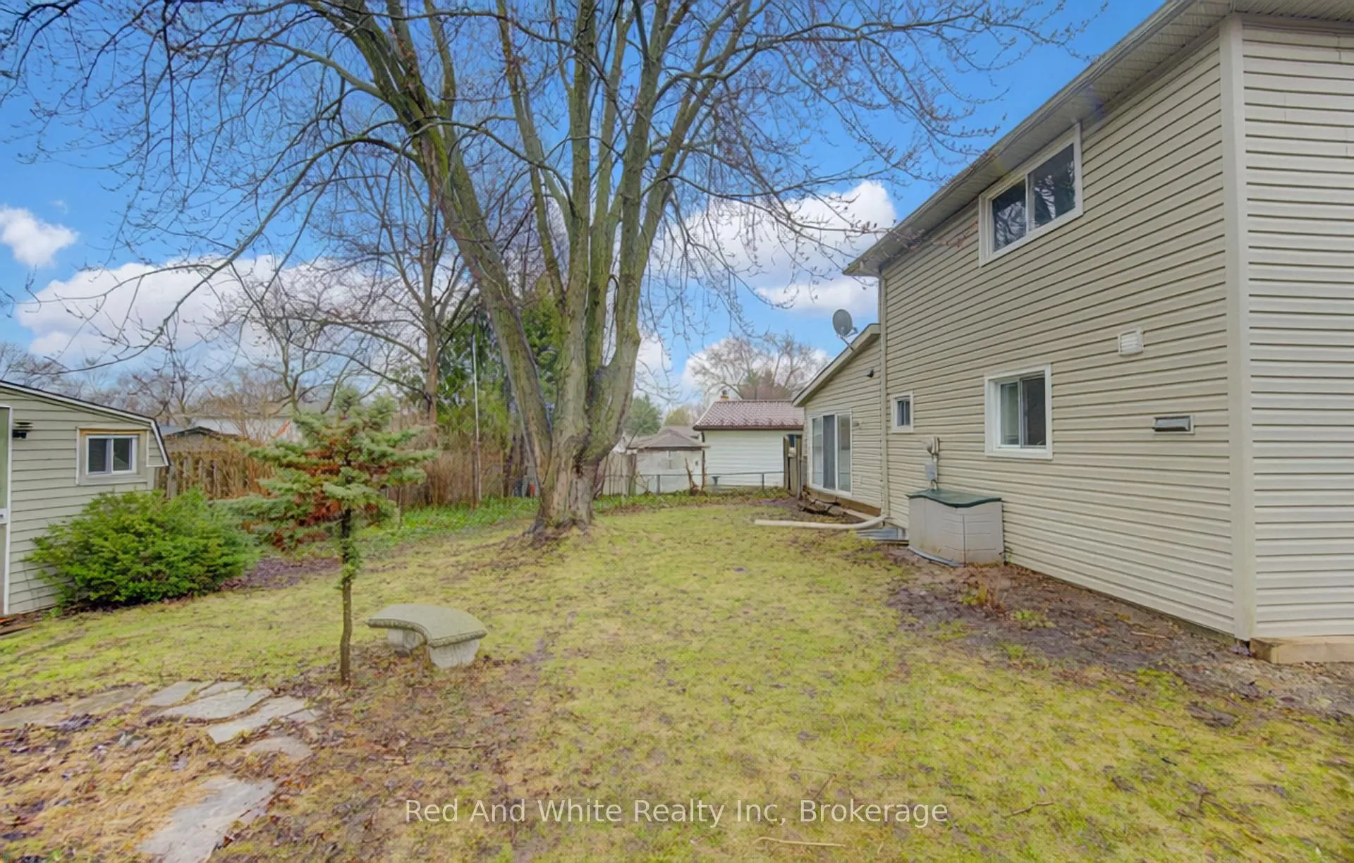 Photo 41 of 34 Forest Glen Court, Kitchener — HOMEH