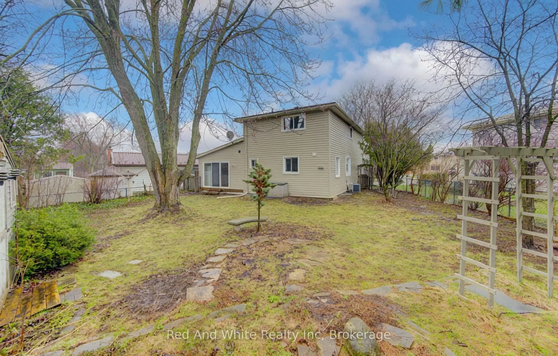 Photo 42 of 34 Forest Glen Court, Kitchener — HOMEH