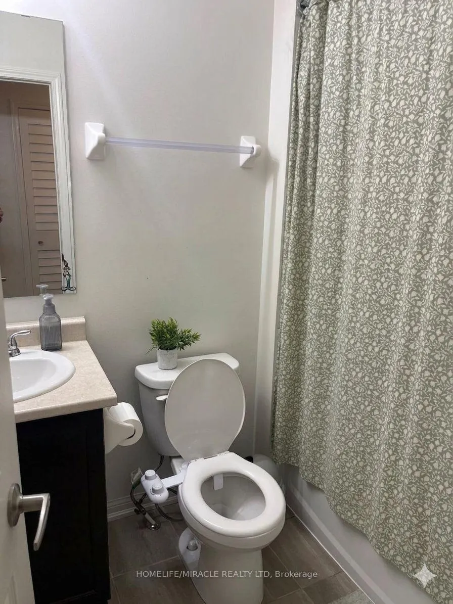 Photo 5 of Unit 121, 250 Sunny Meadow Boulevard, Brampton, Sandringham-Wellington — HOMEH