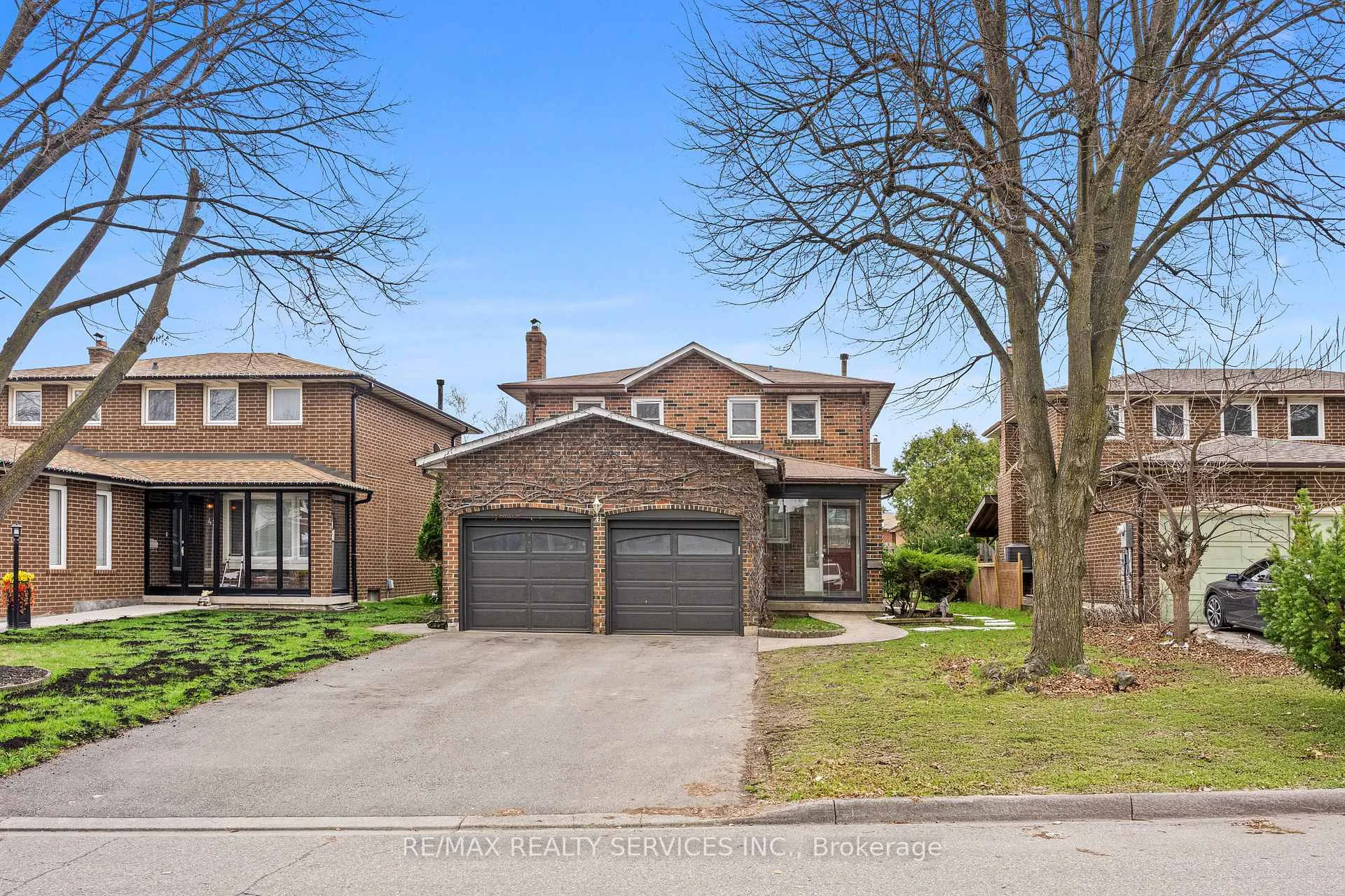 Photo 2 of 41 Tanager Square, Brampton, Heart Lake West — HOMEH