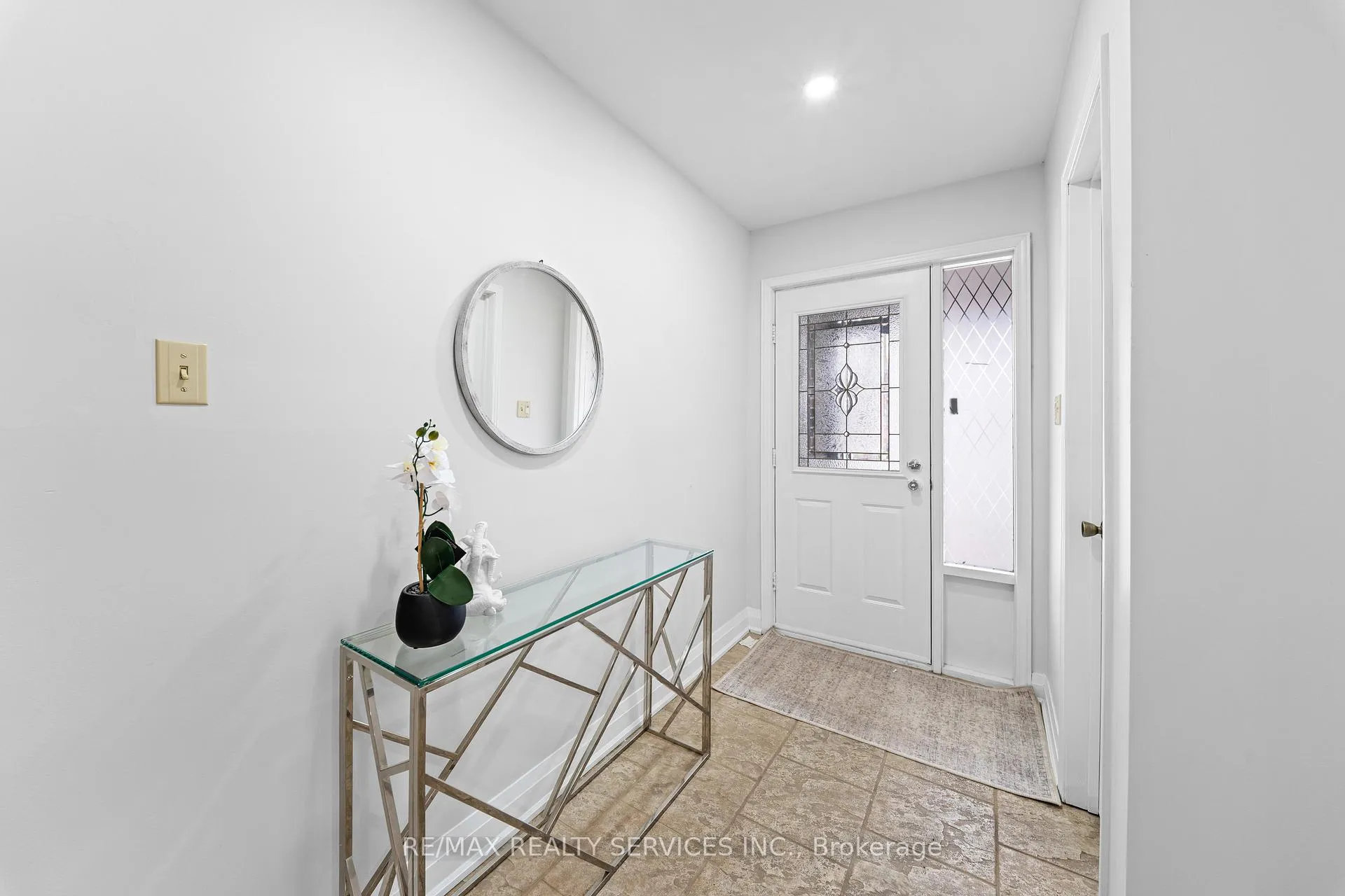 Photo 4 of 41 Tanager Square, Brampton, Heart Lake West — HOMEH