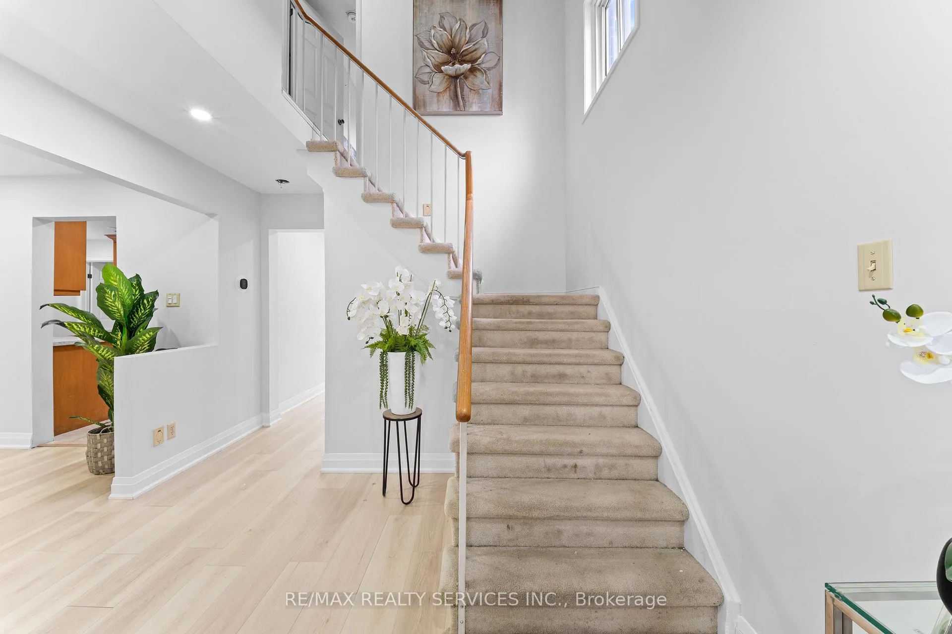 Photo 5 of 41 Tanager Square, Brampton, Heart Lake West — HOMEH