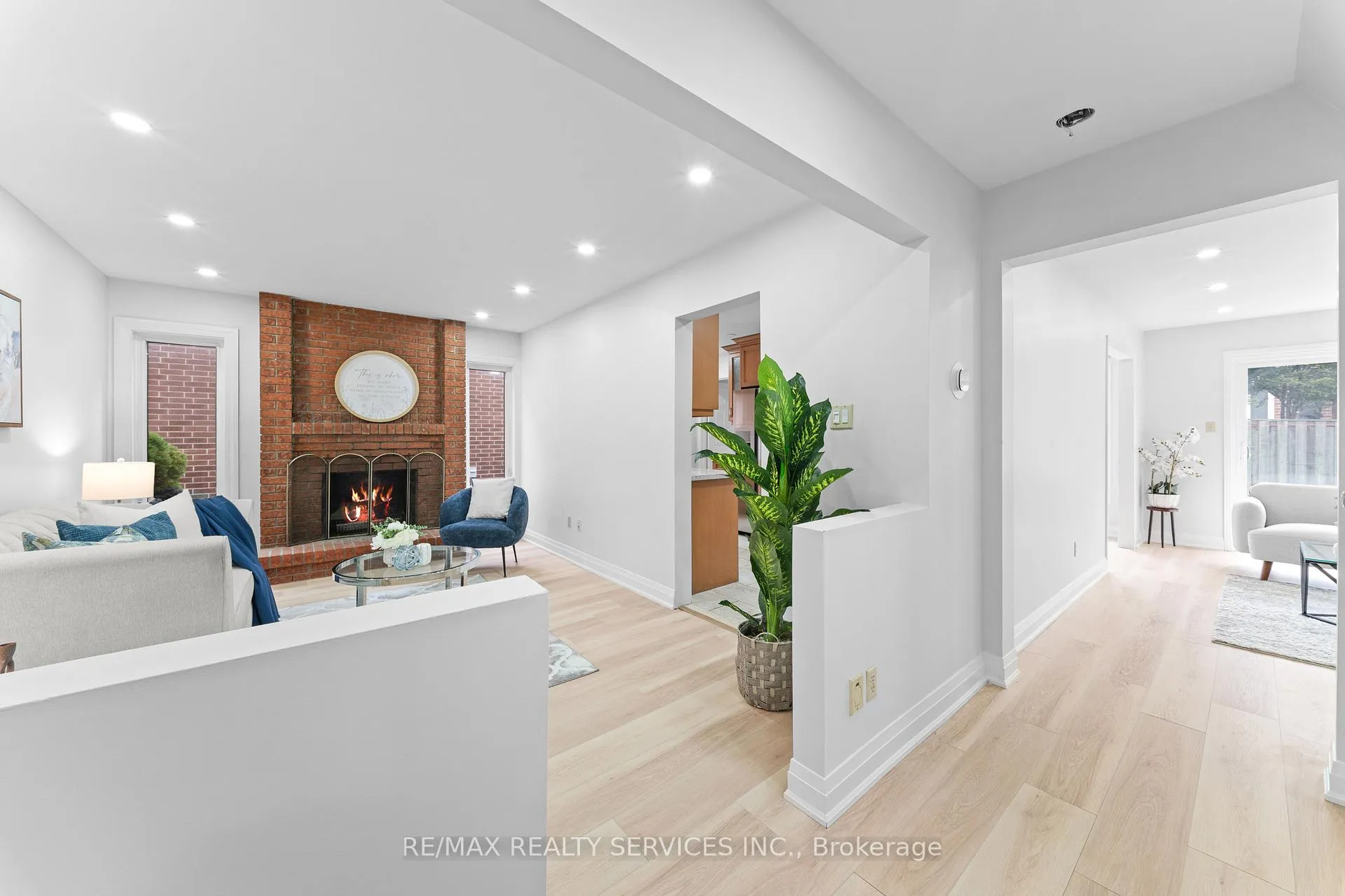 Photo 6 of 41 Tanager Square, Brampton, Heart Lake West — HOMEH