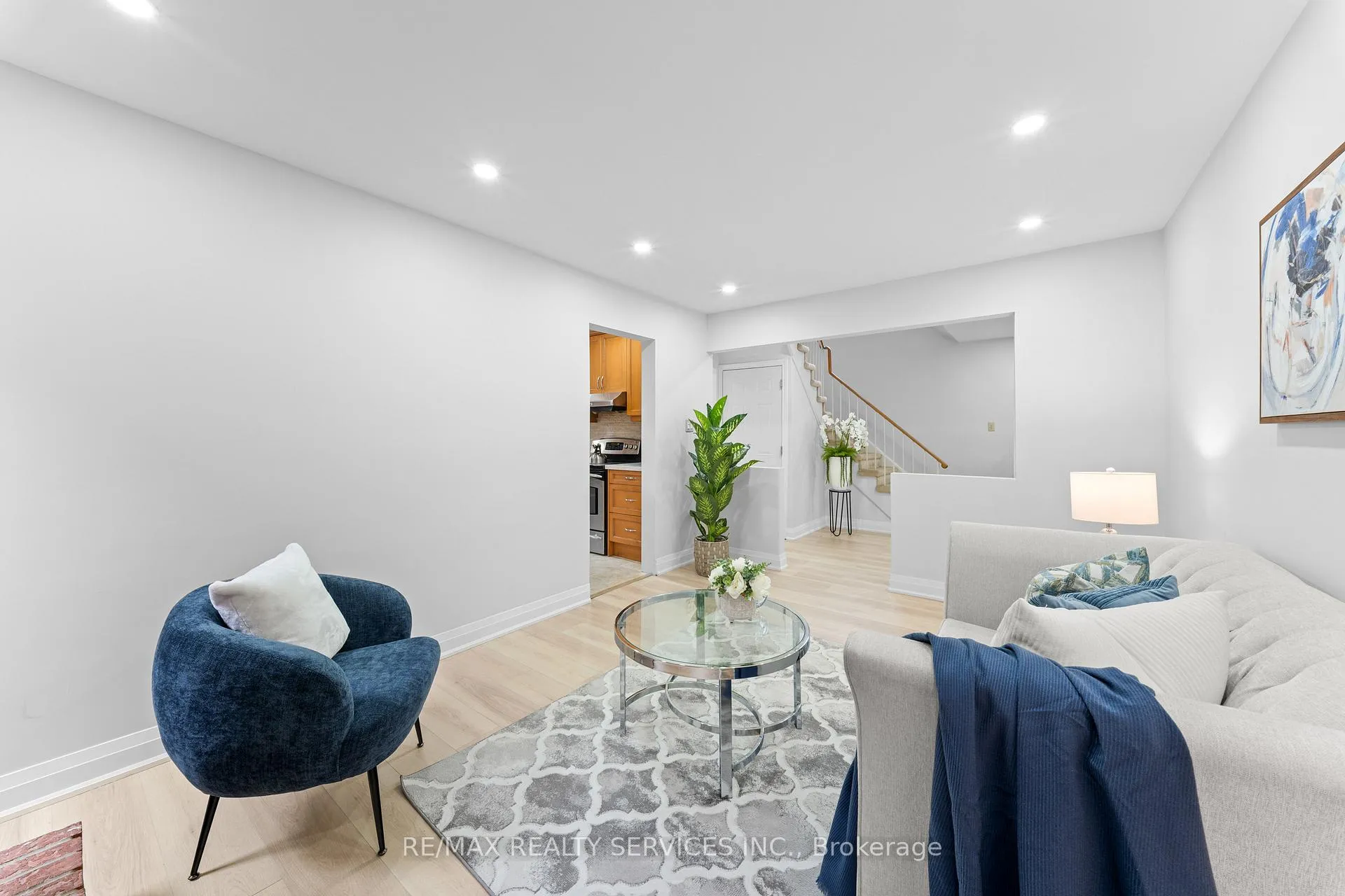 Photo 9 of 41 Tanager Square, Brampton, Heart Lake West — HOMEH