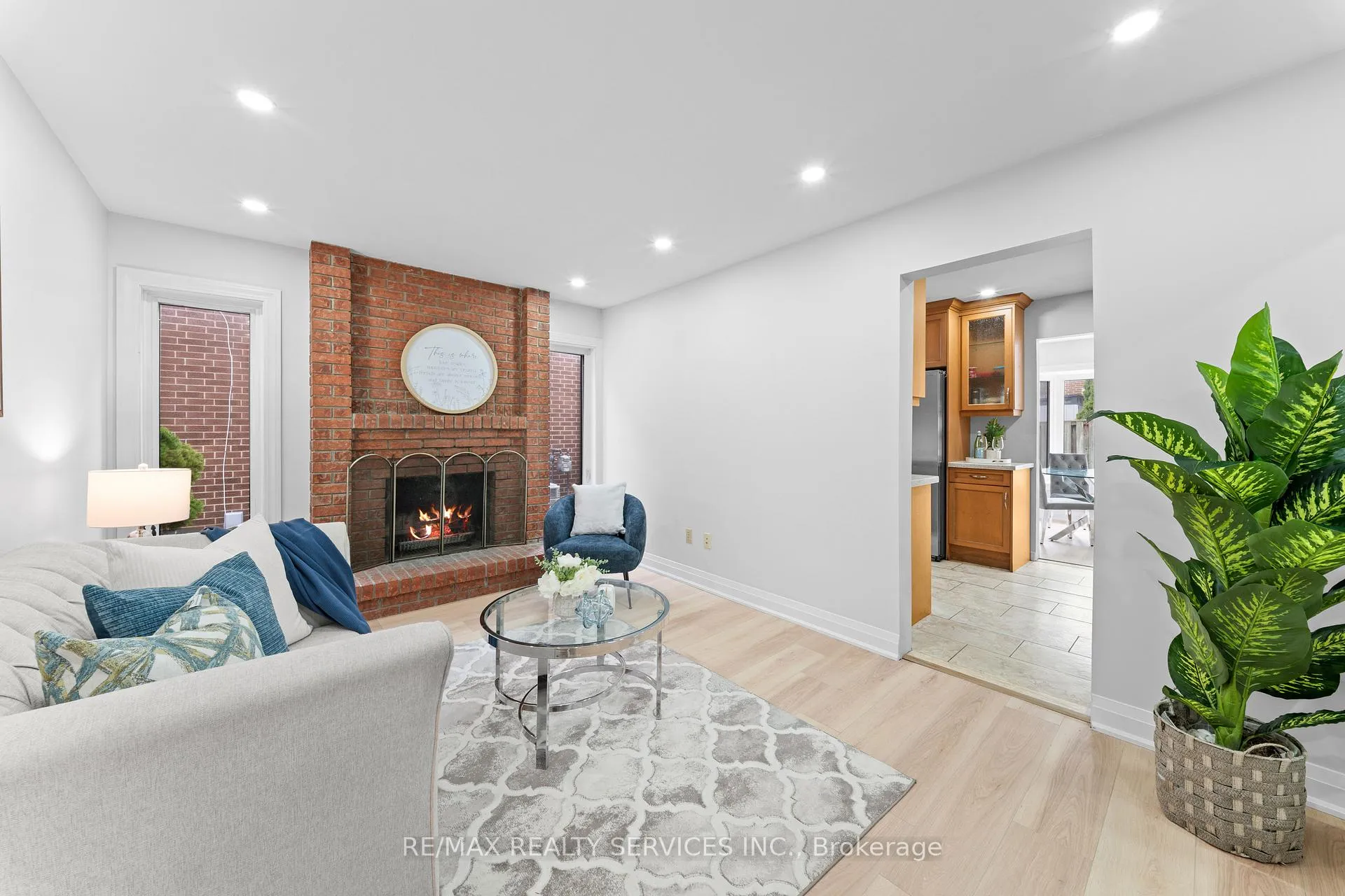 Photo 10 of 41 Tanager Square, Brampton, Heart Lake West — HOMEH