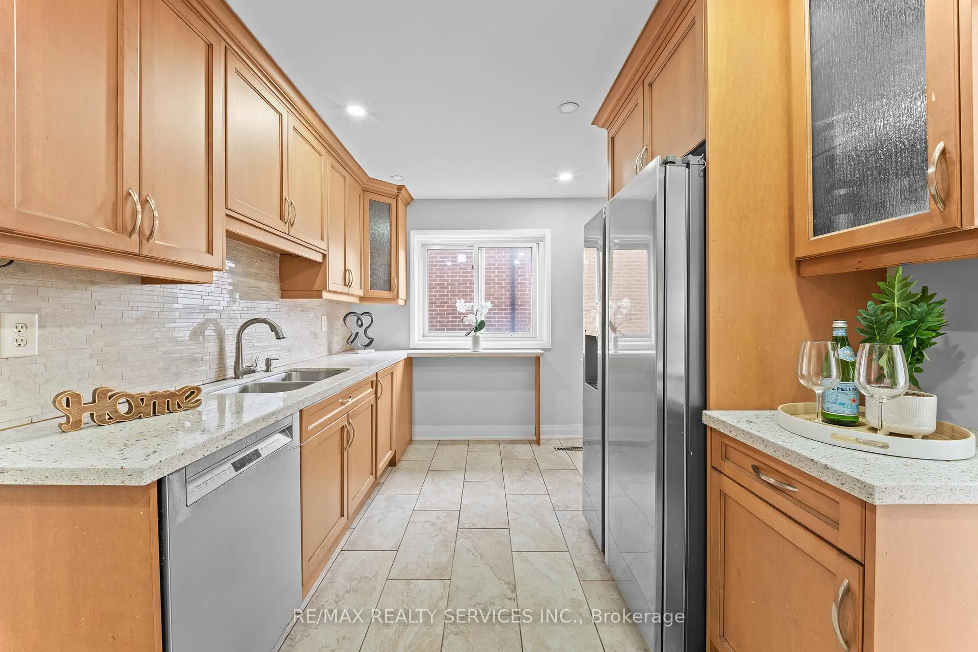 Photo 12 of 41 Tanager Square, Brampton, Heart Lake West — HOMEH