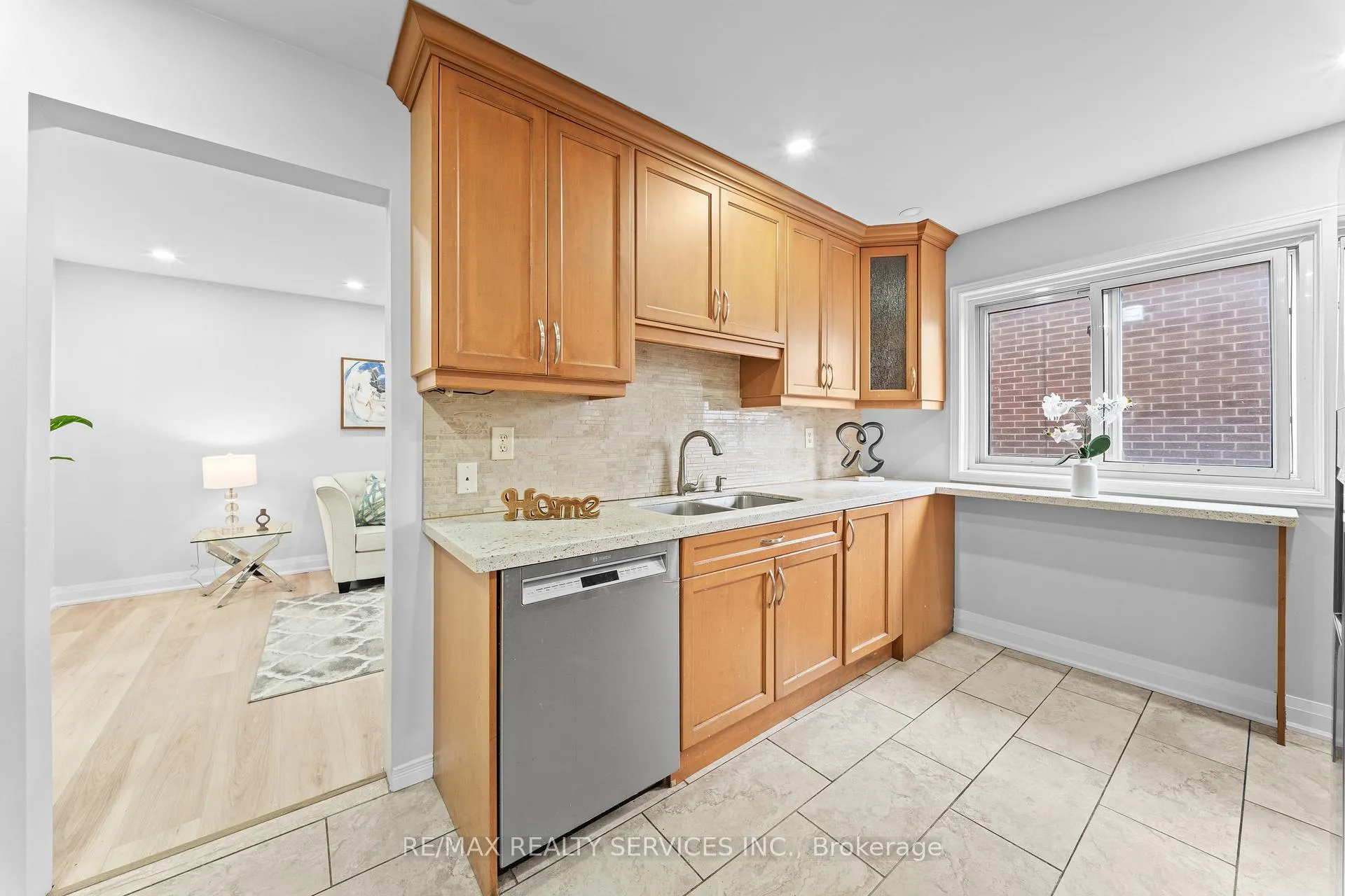 Photo 13 of 41 Tanager Square, Brampton, Heart Lake West — HOMEH