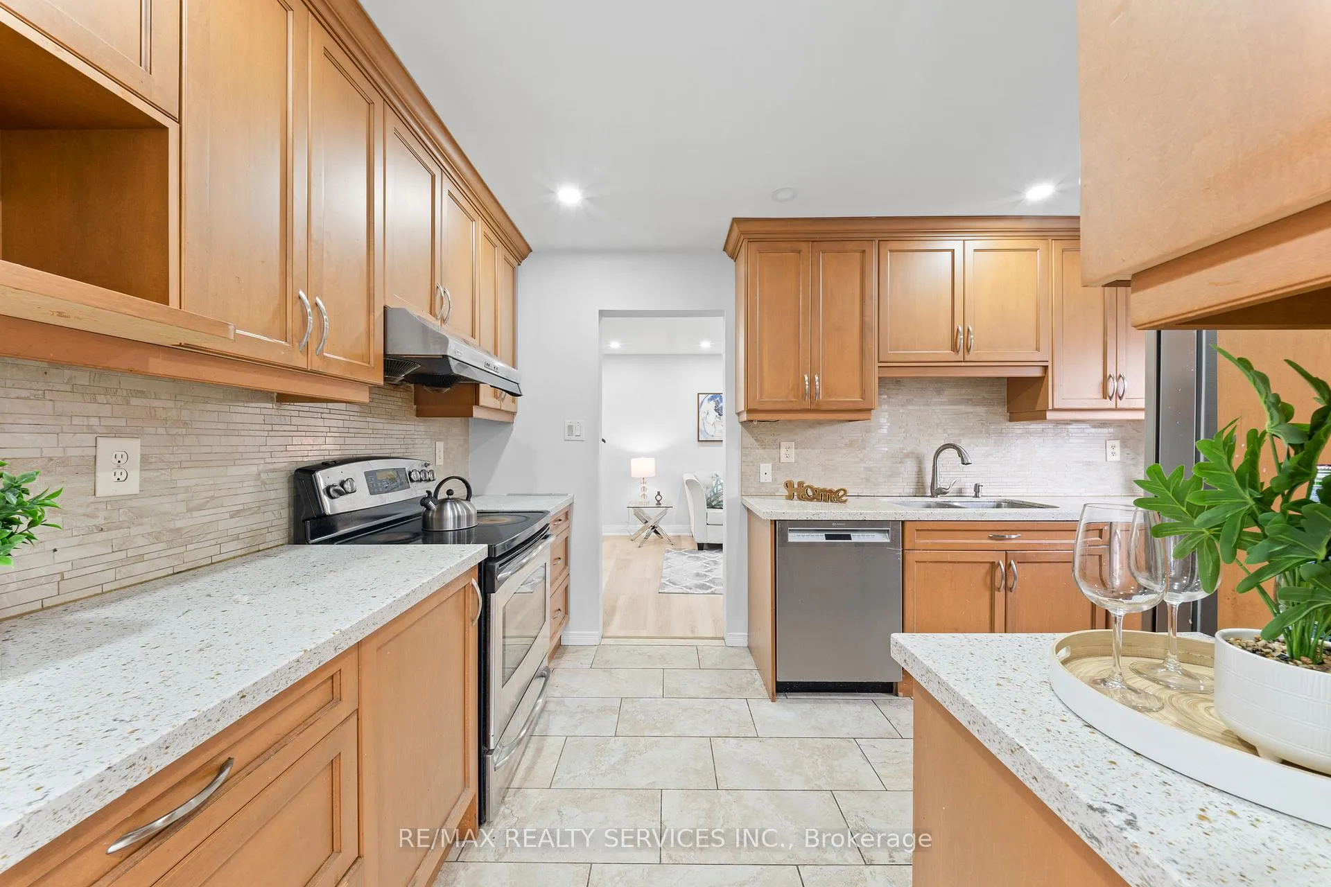 Photo 16 of 41 Tanager Square, Brampton, Heart Lake West — HOMEH