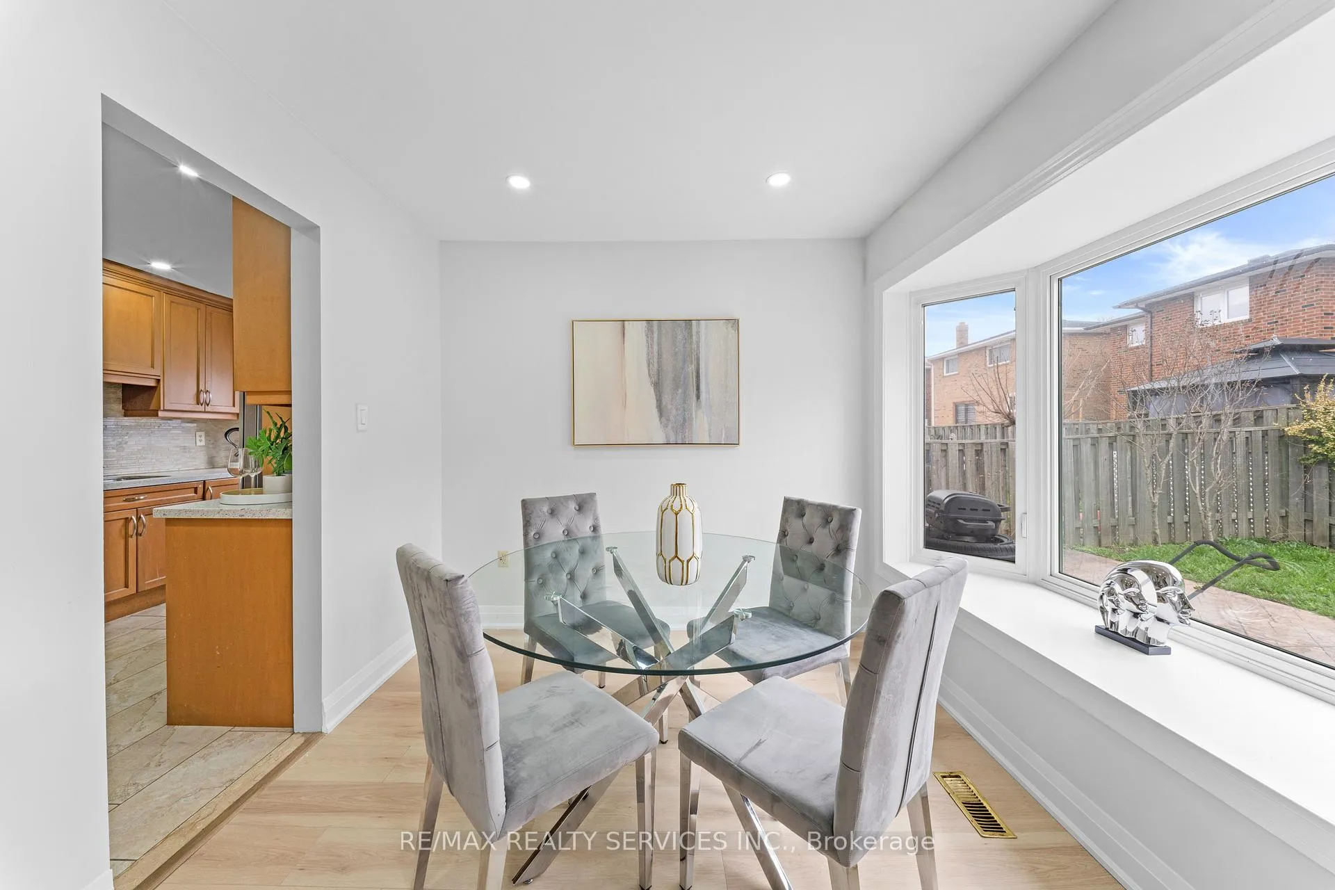 Photo 21 of 41 Tanager Square, Brampton, Heart Lake West — HOMEH