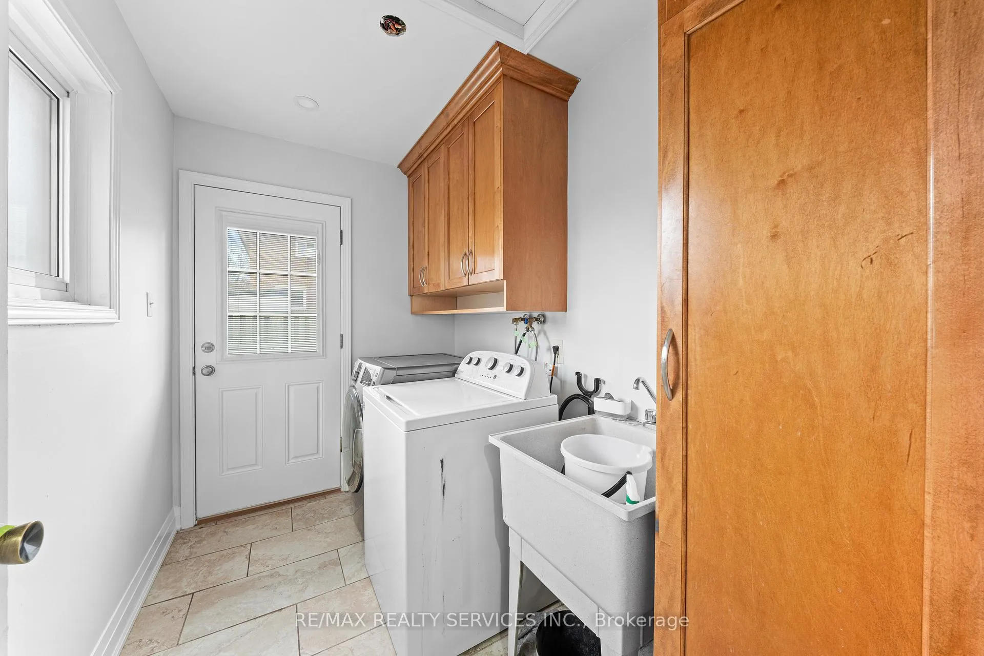 Photo 24 of 41 Tanager Square, Brampton, Heart Lake West — HOMEH