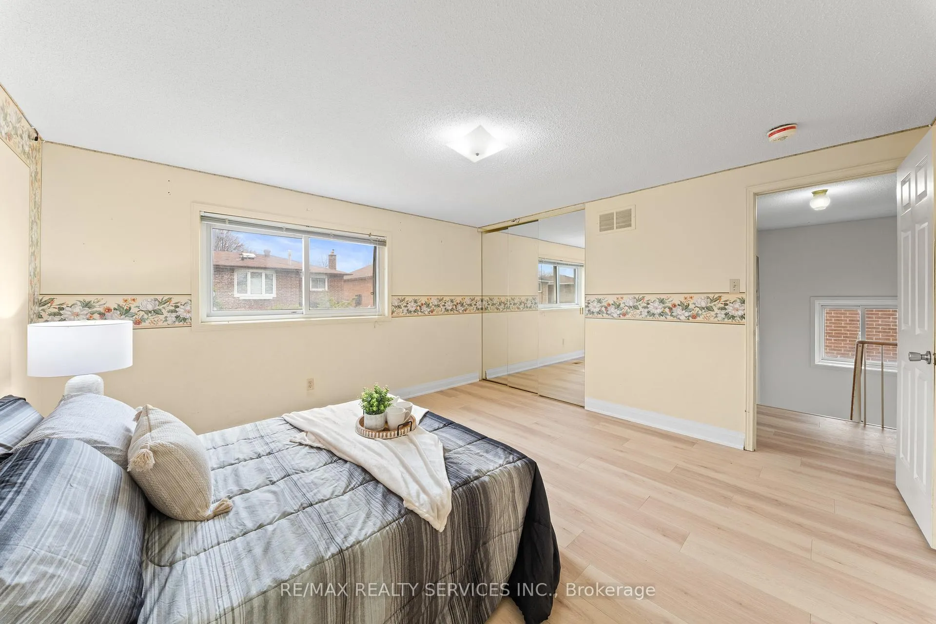 Photo 30 of 41 Tanager Square, Brampton, Heart Lake West — HOMEH