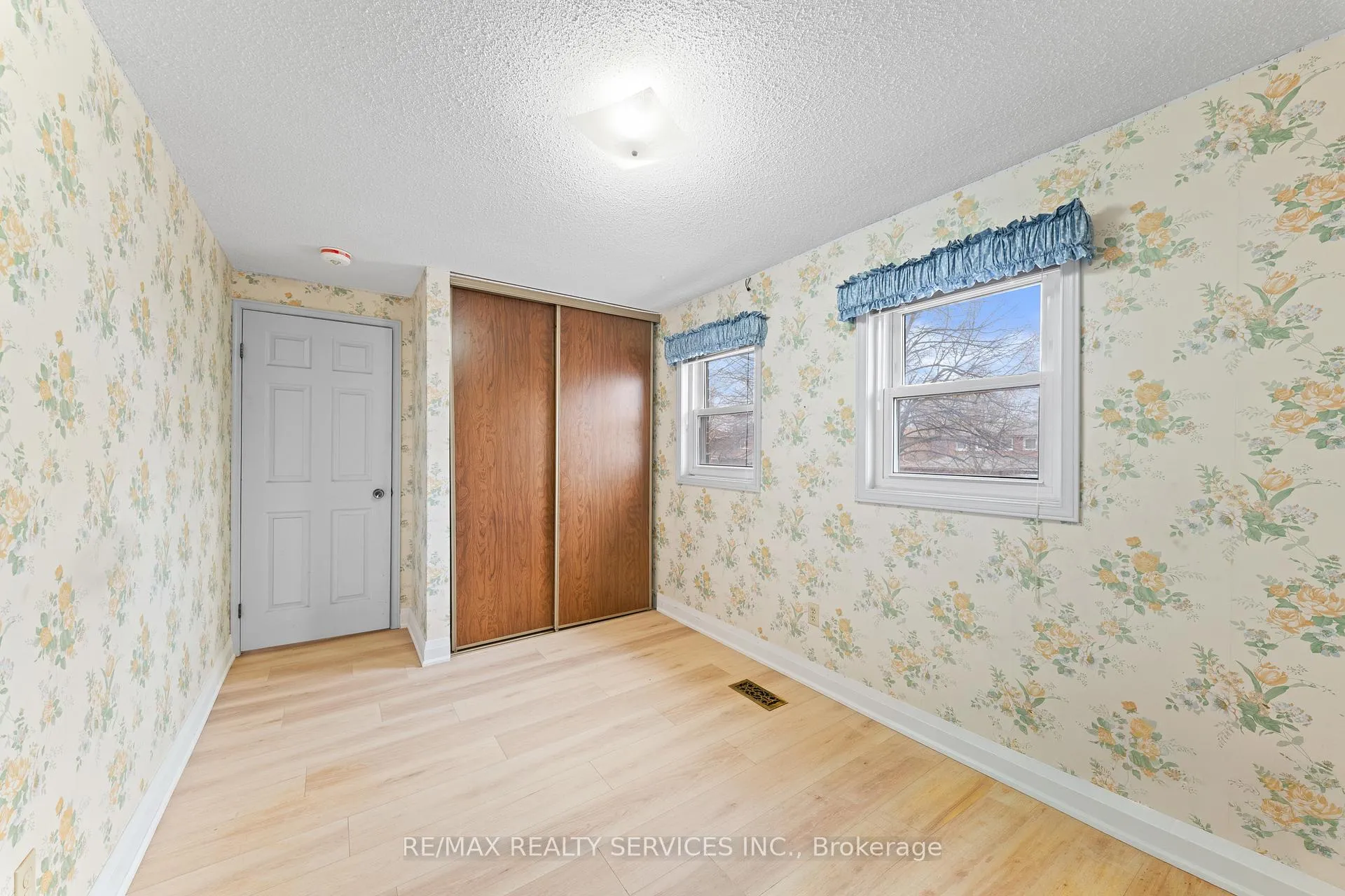 Photo 33 of 41 Tanager Square, Brampton, Heart Lake West — HOMEH