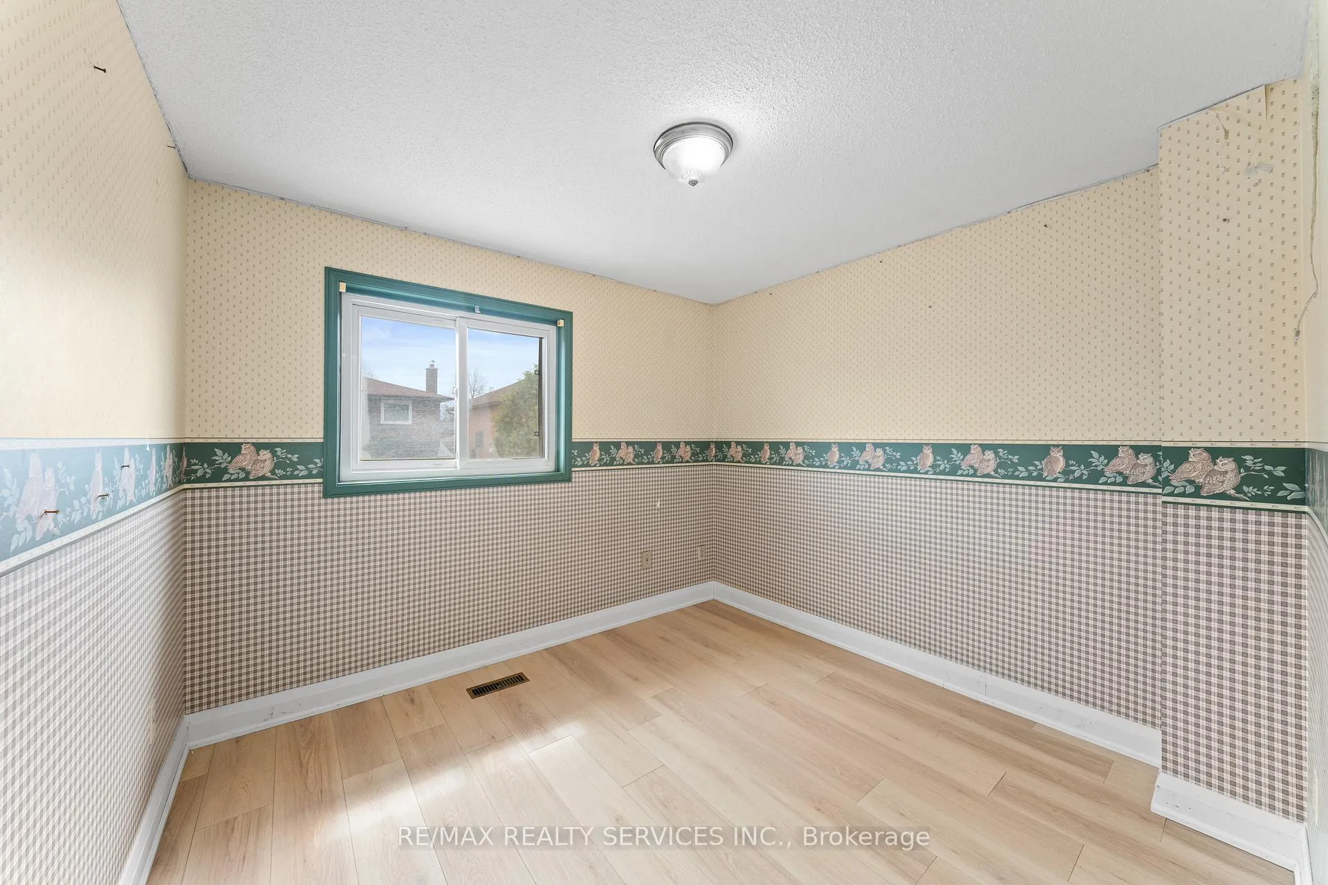 Photo 34 of 41 Tanager Square, Brampton, Heart Lake West — HOMEH