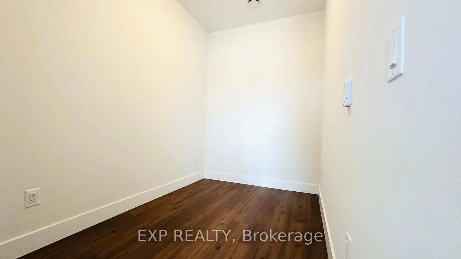 Photo 4 of Unit 611, 1000 Lackner Place, Kitchener — HOMEH