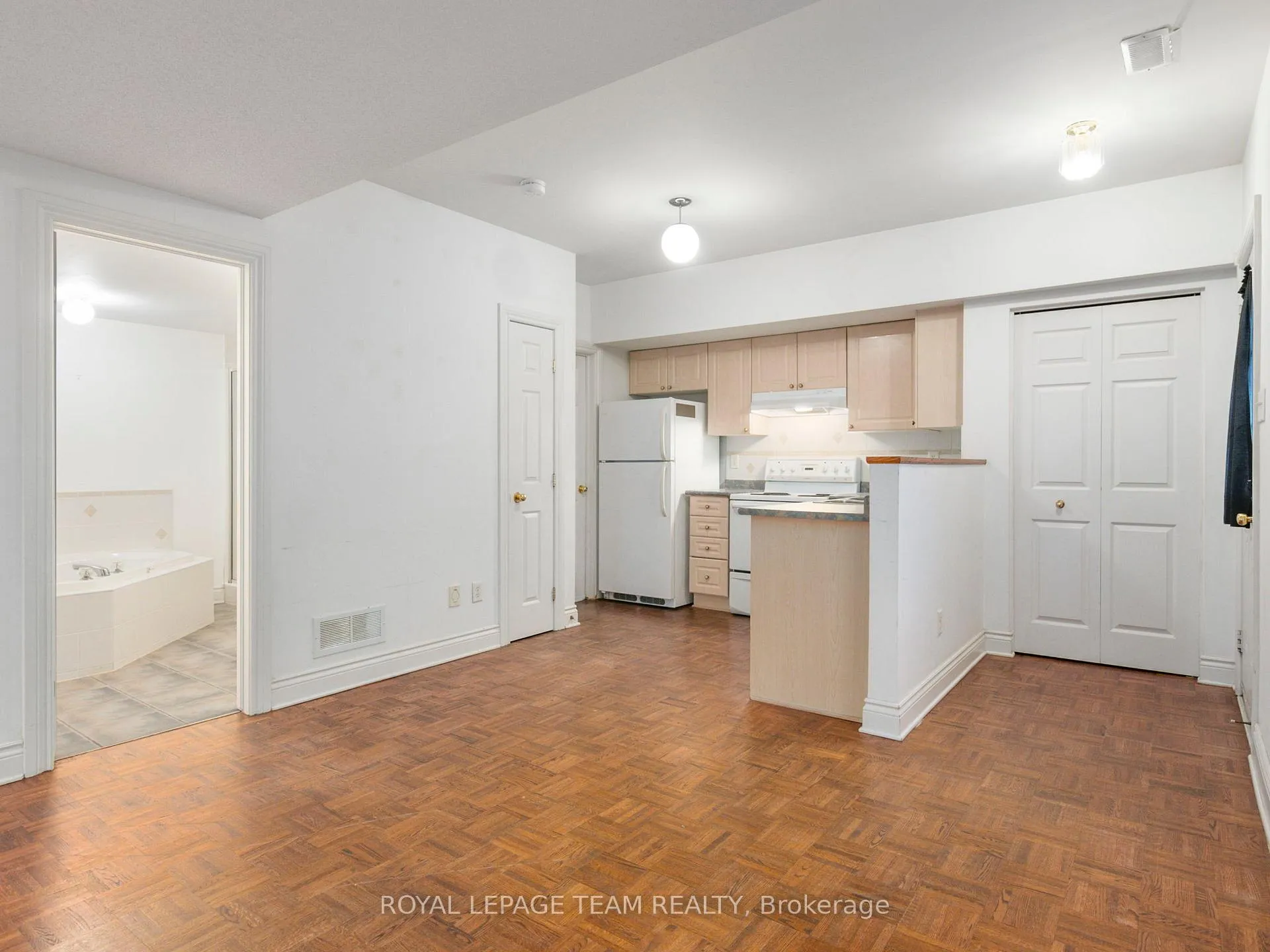 Photo 3 of 51 Castle Glen Crescent, Ottawa, Kanata - Glencairn/Hazeldean — HOMEH