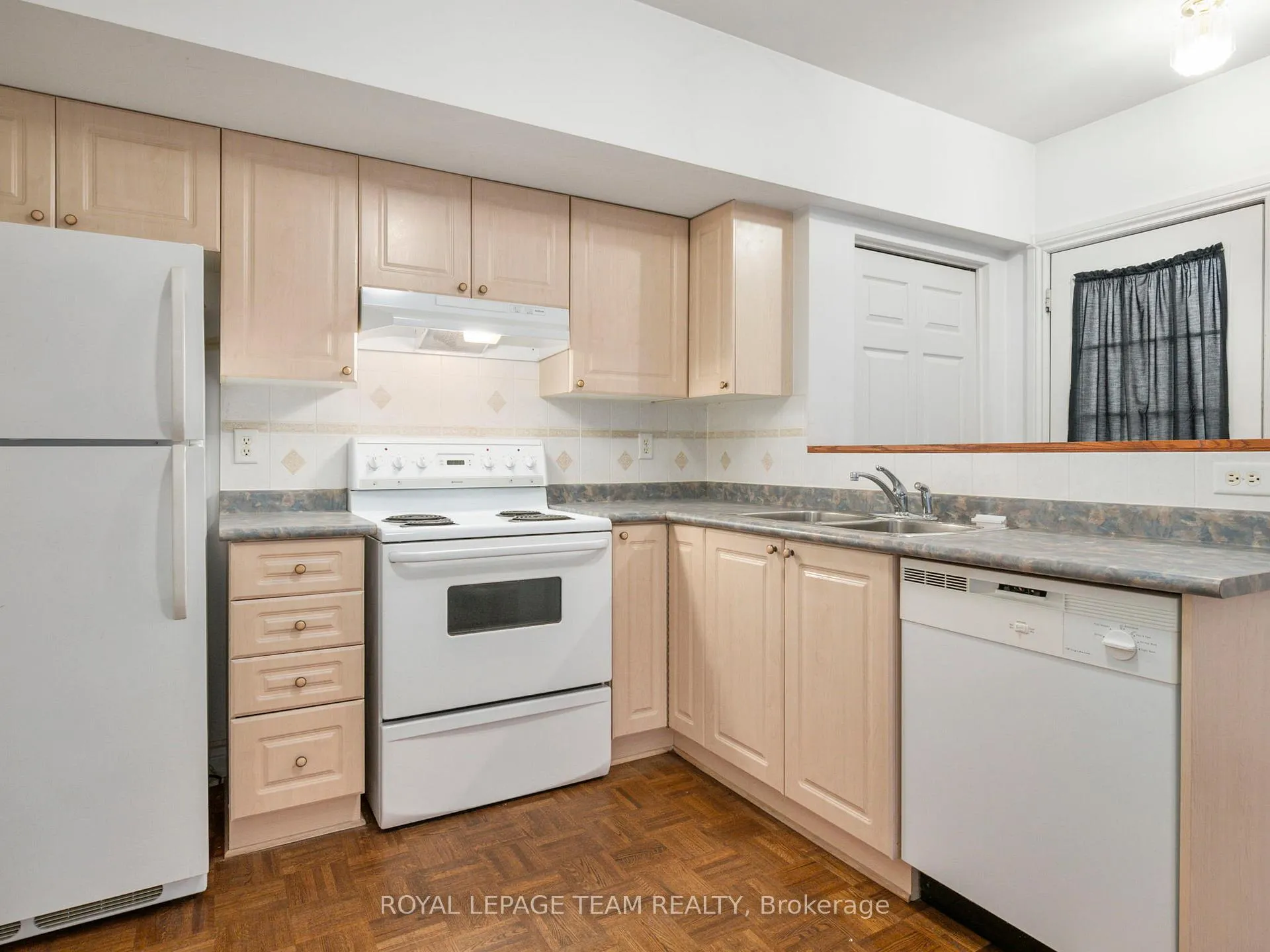 Photo 4 of 51 Castle Glen Crescent, Ottawa, Kanata - Glencairn/Hazeldean — HOMEH