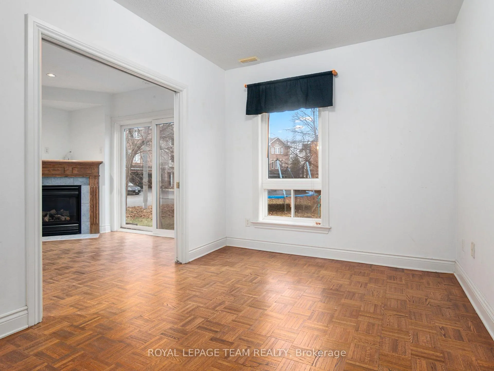 Photo 9 of 51 Castle Glen Crescent, Ottawa, Kanata - Glencairn/Hazeldean — HOMEH