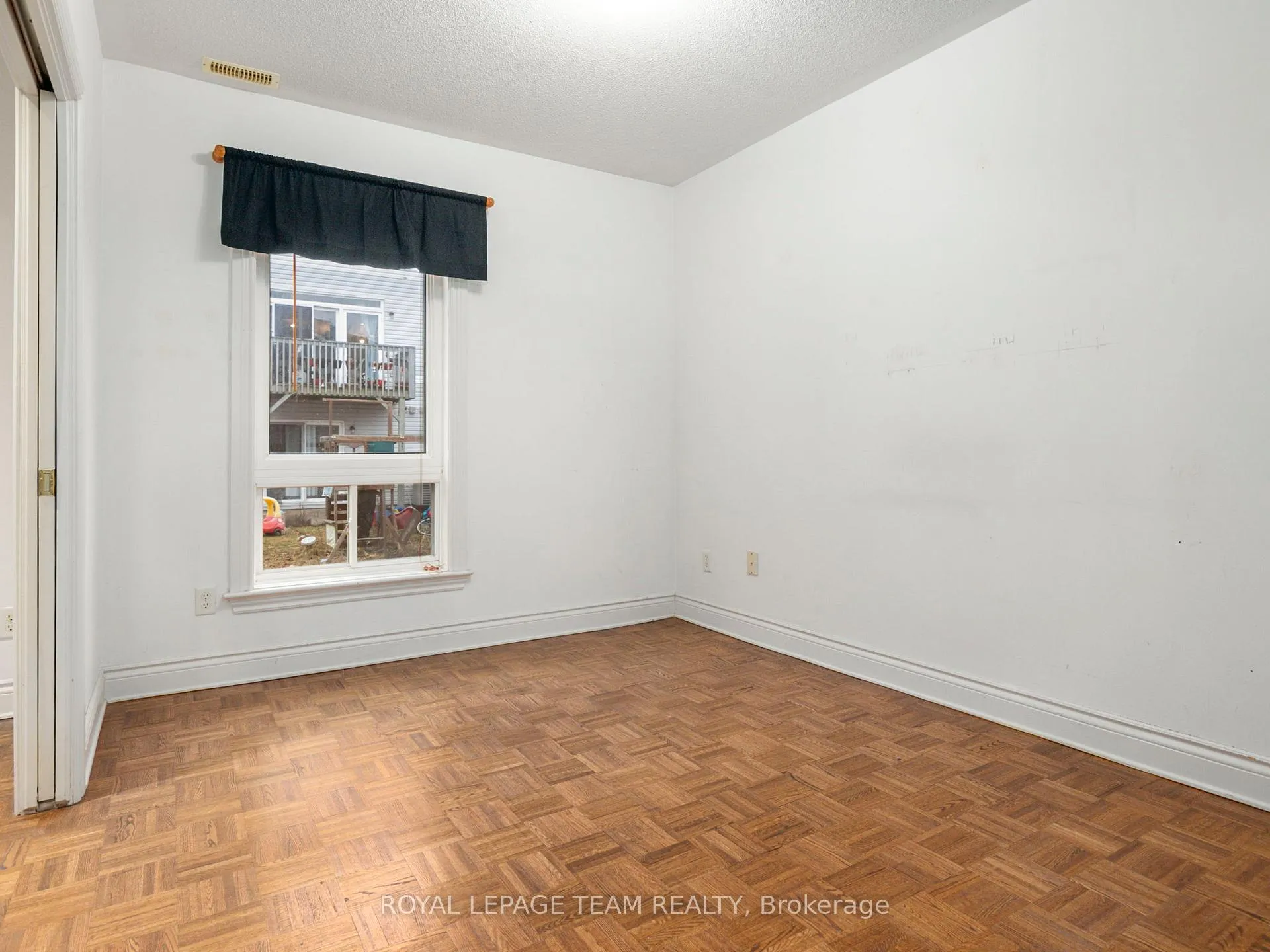 Photo 11 of 51 Castle Glen Crescent, Ottawa, Kanata - Glencairn/Hazeldean — HOMEH
