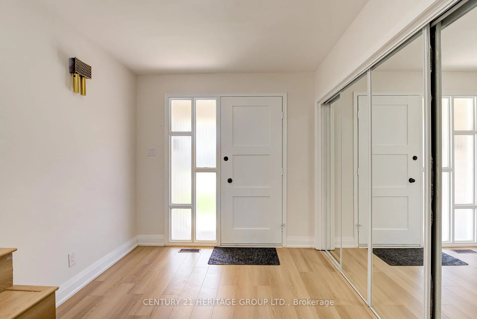 Photo 2 of 139 Strathcona Crescent, Kitchener — HOMEH