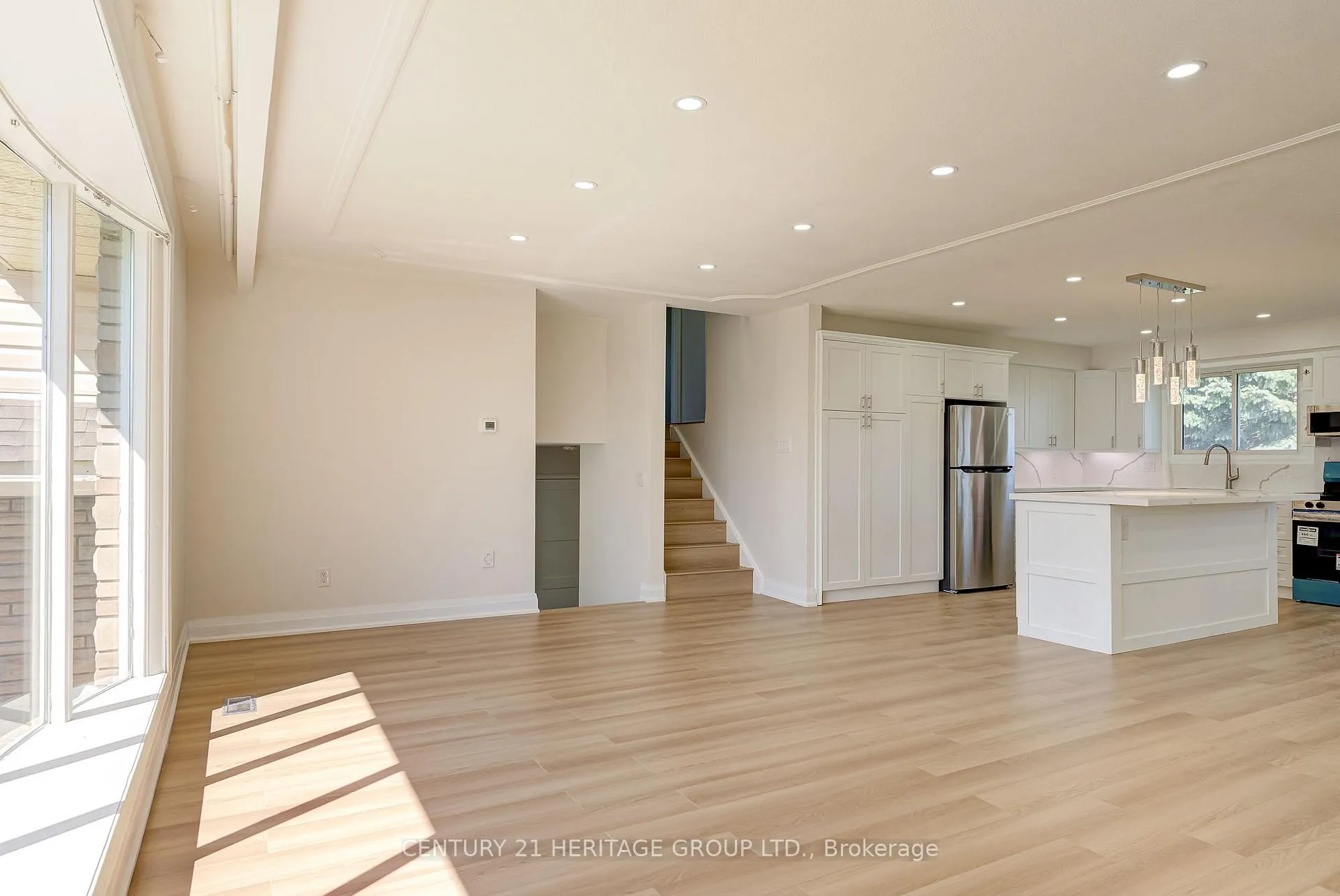Photo 6 of 139 Strathcona Crescent, Kitchener — HOMEH