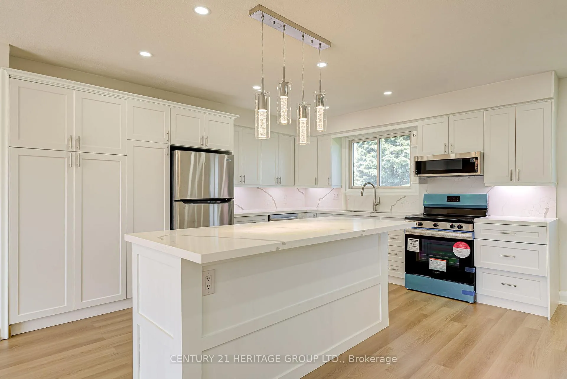 Photo 7 of 139 Strathcona Crescent, Kitchener — HOMEH