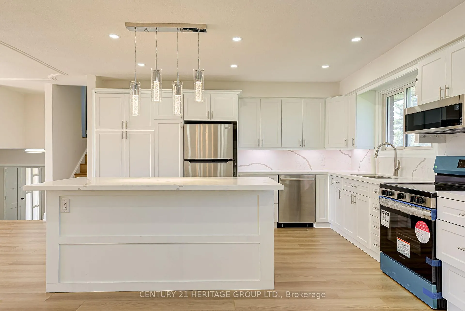 Photo 9 of 139 Strathcona Crescent, Kitchener — HOMEH
