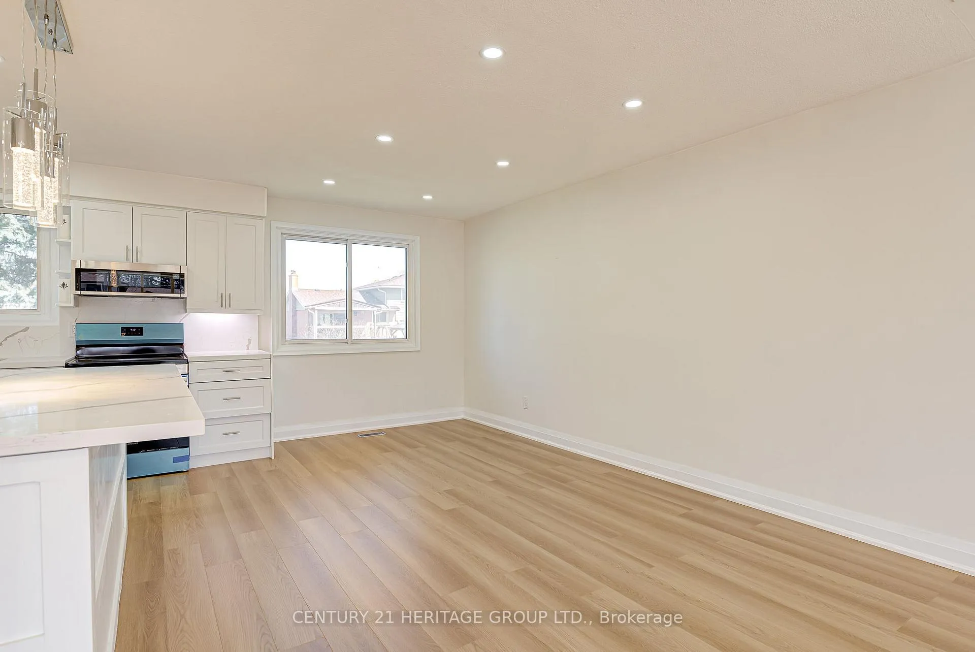 Photo 10 of 139 Strathcona Crescent, Kitchener — HOMEH
