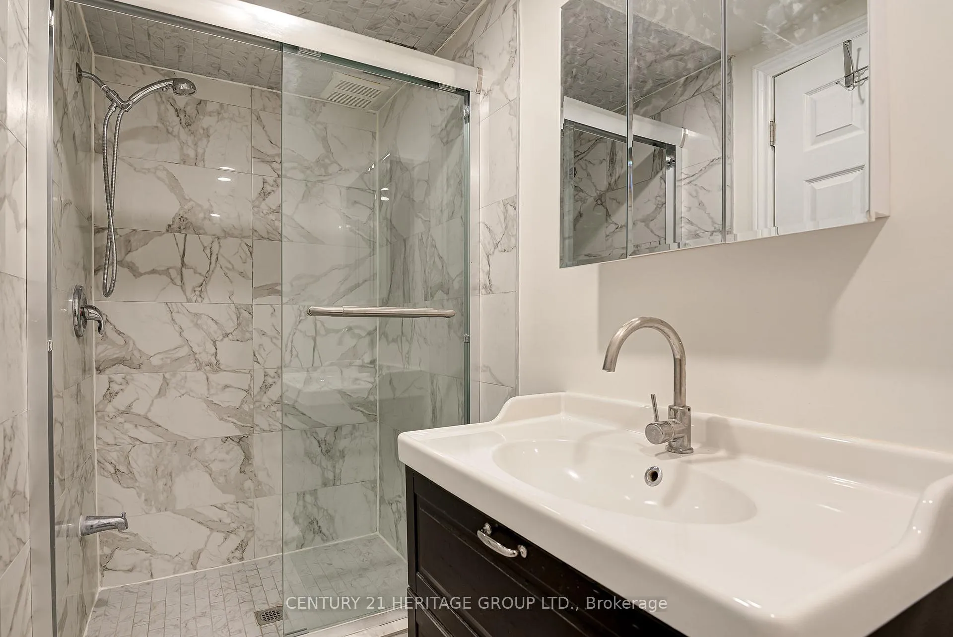 Photo 16 of 139 Strathcona Crescent, Kitchener — HOMEH