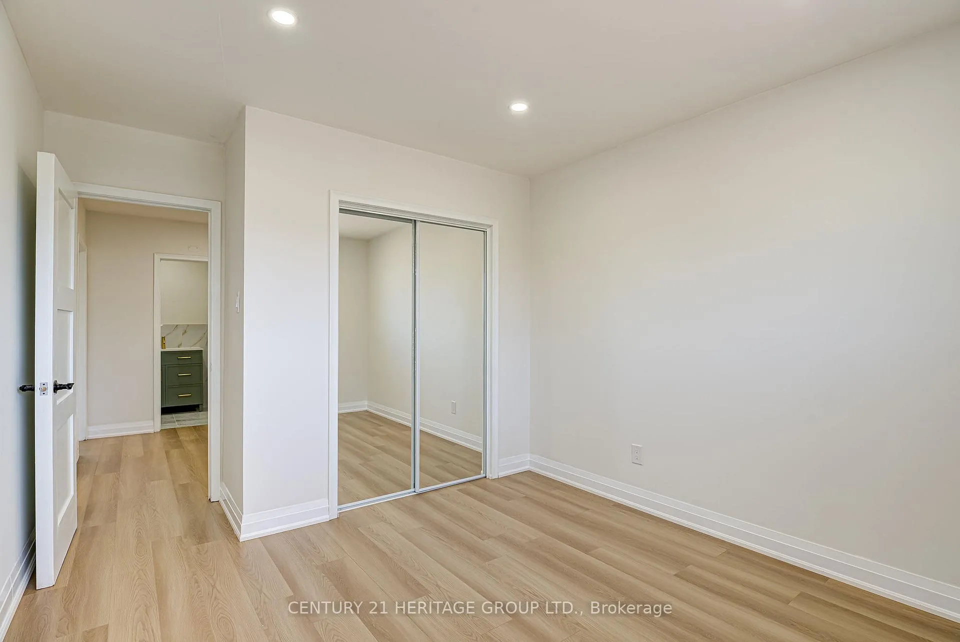 Photo 17 of 139 Strathcona Crescent, Kitchener — HOMEH
