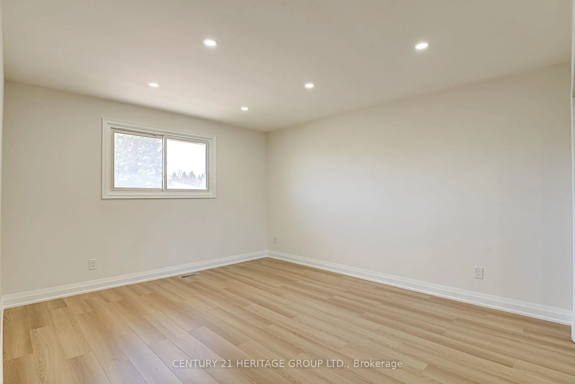 Photo 18 of 139 Strathcona Crescent, Kitchener — HOMEH